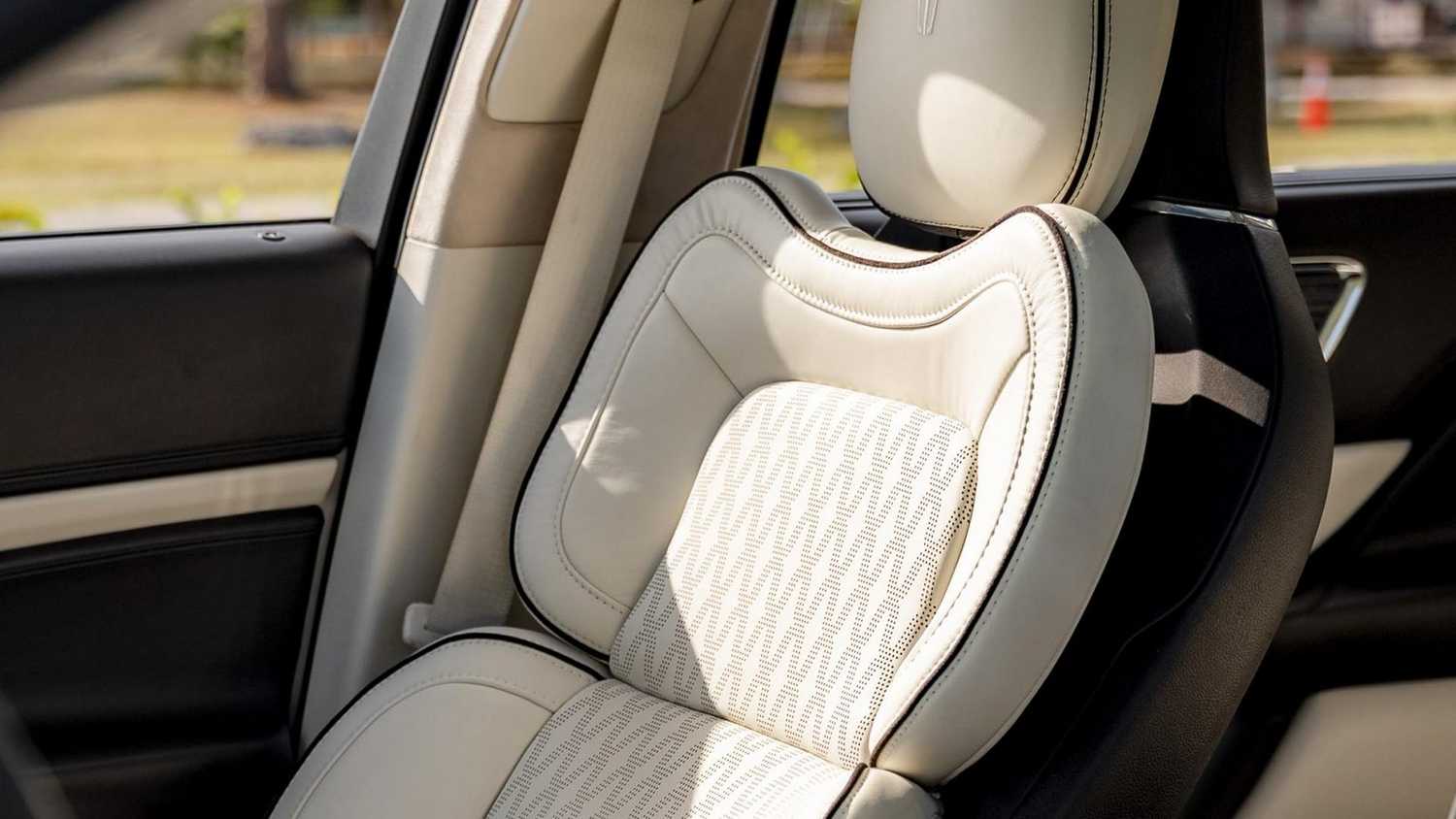 Lincoln Continental ikinci el fiyatı: 400 beygirlik lüks sedan artık Highlander'dan ucuz