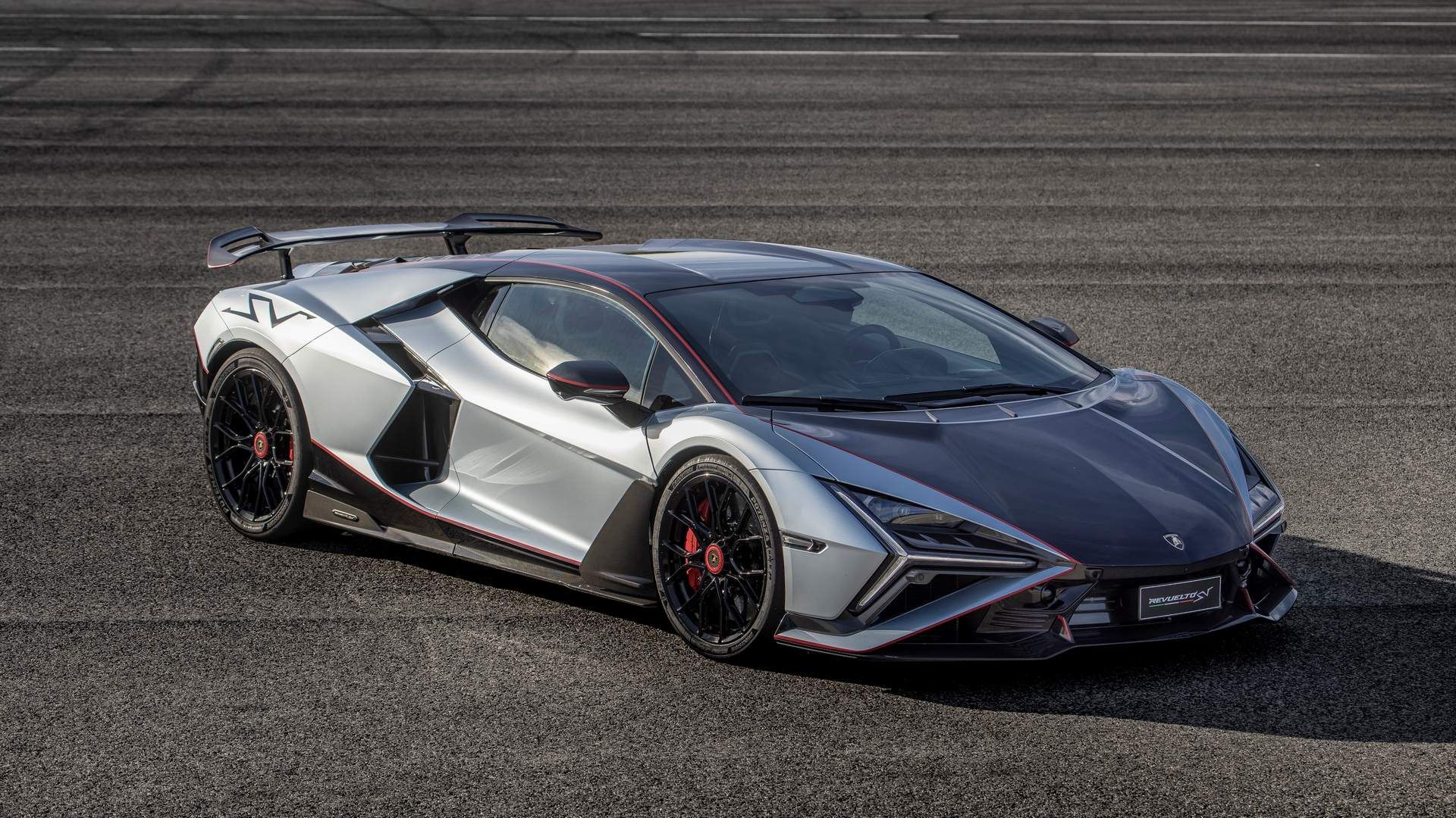 Lamborghini's 1,050-HP Revuelto SV Hybrid V12 Killed The Manual
