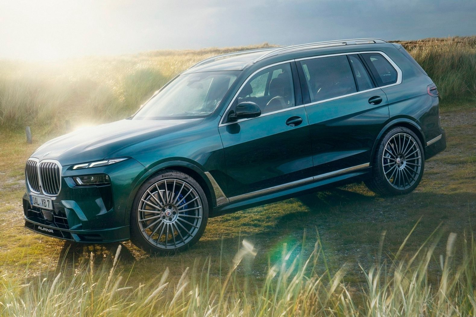 2025 BMW ALPINA XB7 Interior Photos