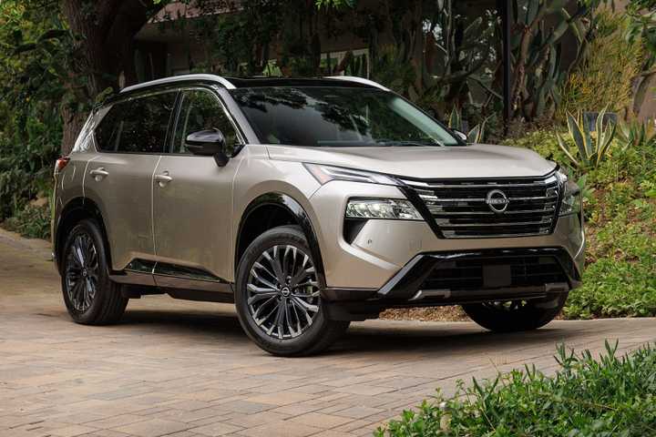 Nissan Rover 2025 Nissan Rogue Photo Gallery: Interior and Exterior Images