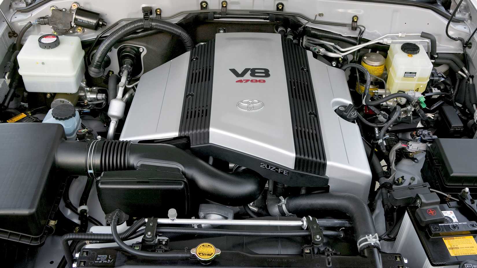 2006 - 2007 Toyota Land Cruiser 6th Gen Facelift Engine close up
