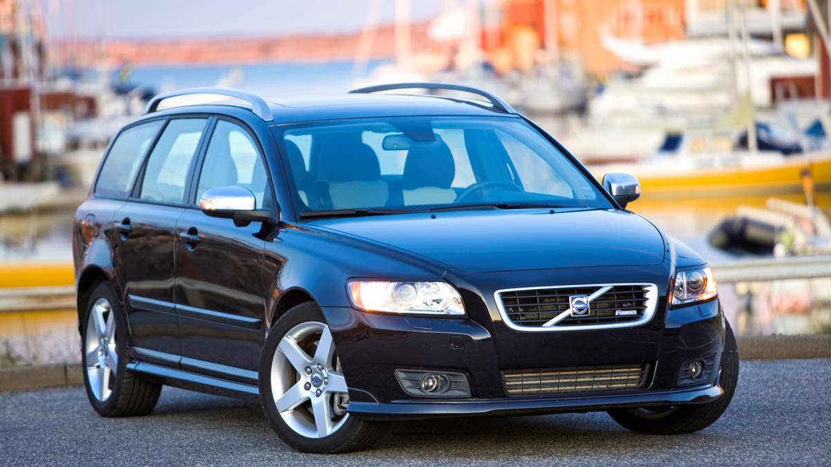 2011 Volvo V50 Pricing, Photos & Specs