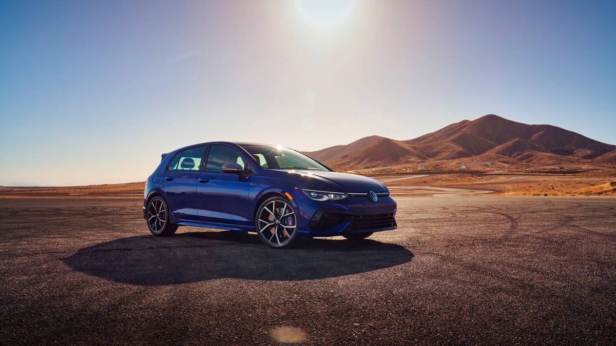 2023 Volkswagen Golf R Specs & Trims
