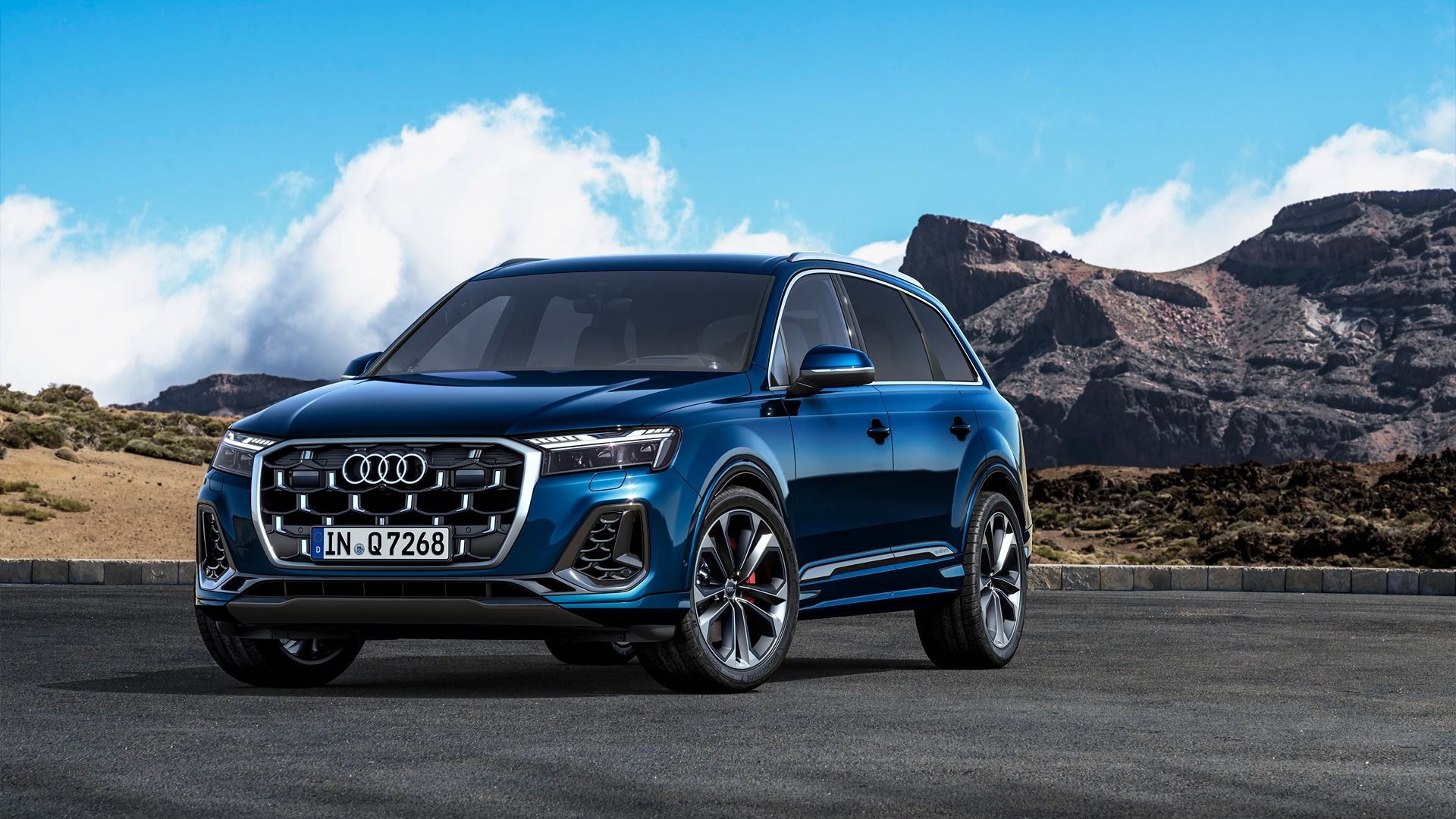 2025 Audi SQ7 front 3/4 view