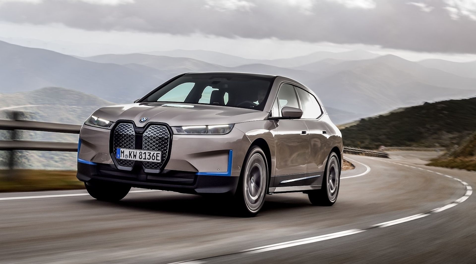 BMW iX Facelift Coming Next Year With Glowing Kidneys And Power Increase