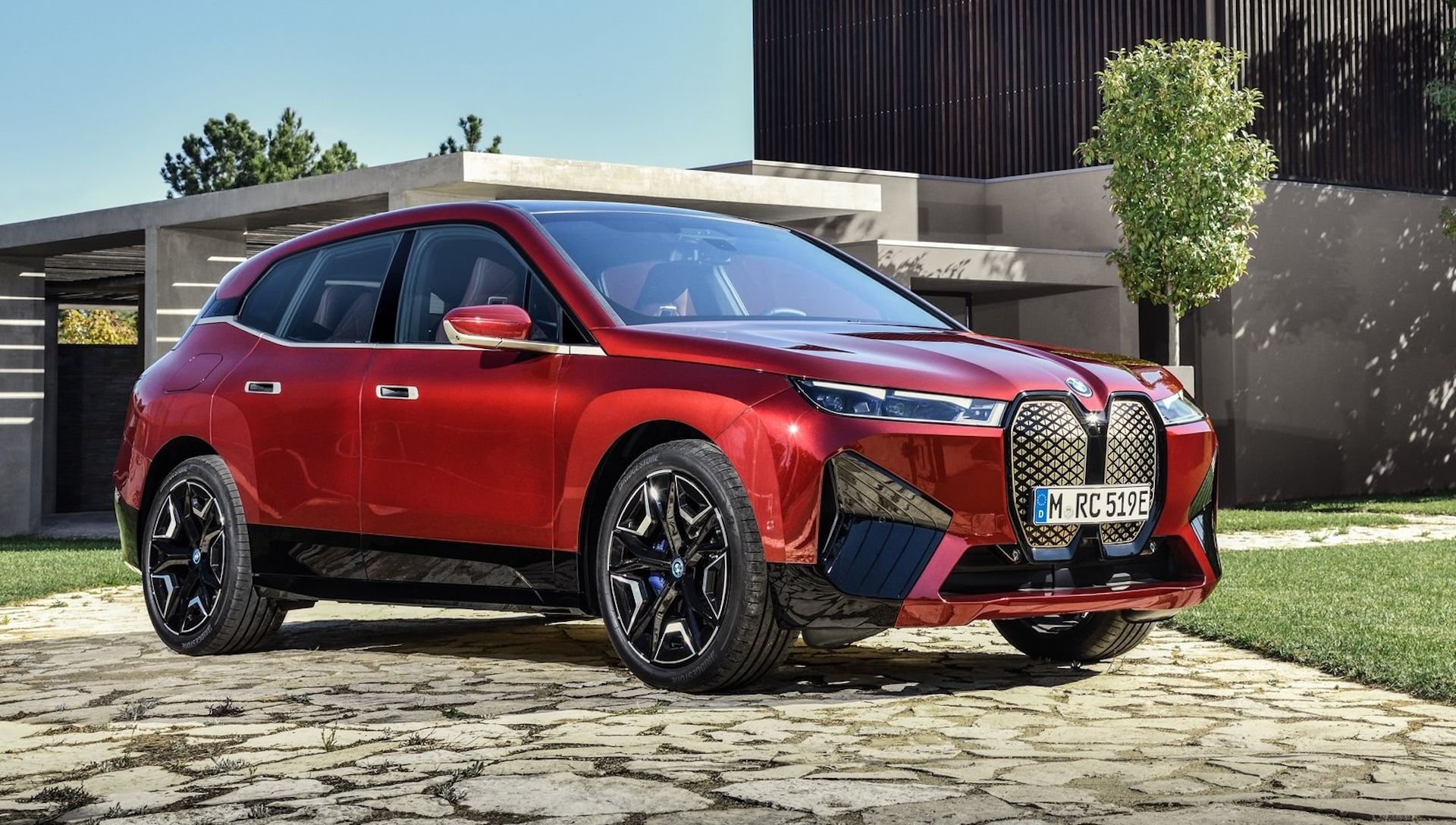 BMW iX Facelift Coming Next Year With Glowing Kidneys And Power Increase