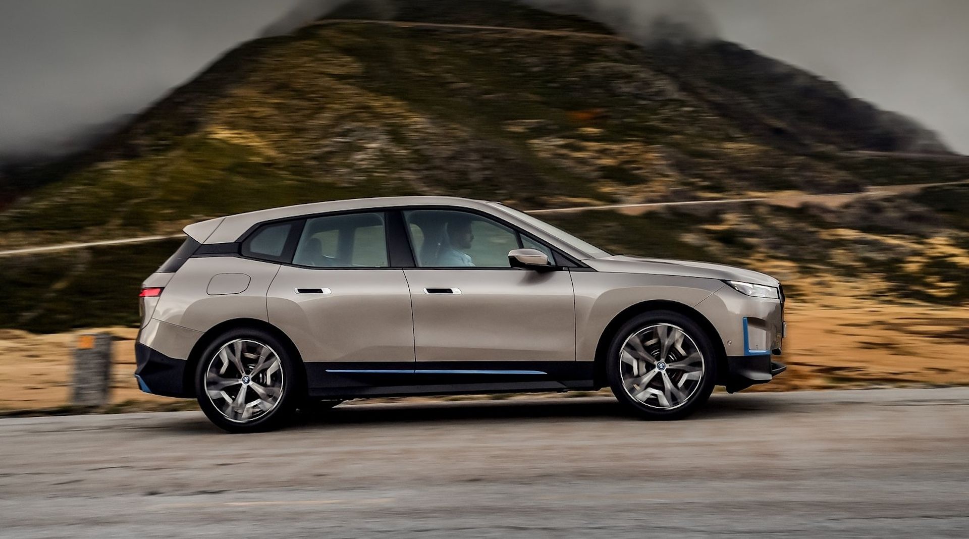 BMW iX Facelift Coming Next Year With Glowing Kidneys And Power Increase