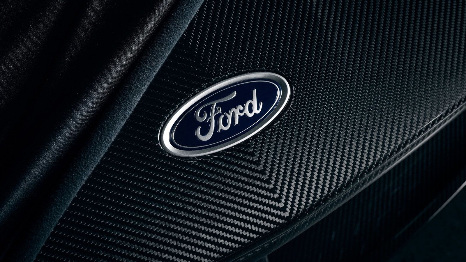 Hood emblem on a Ford GT Liquid Carbon supercar.