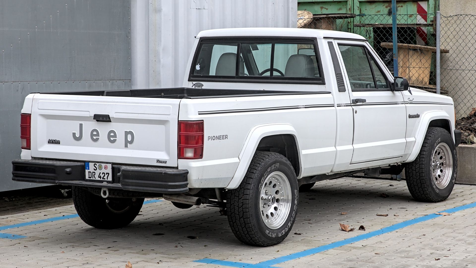 Jeep Comanche MJ Truck parked