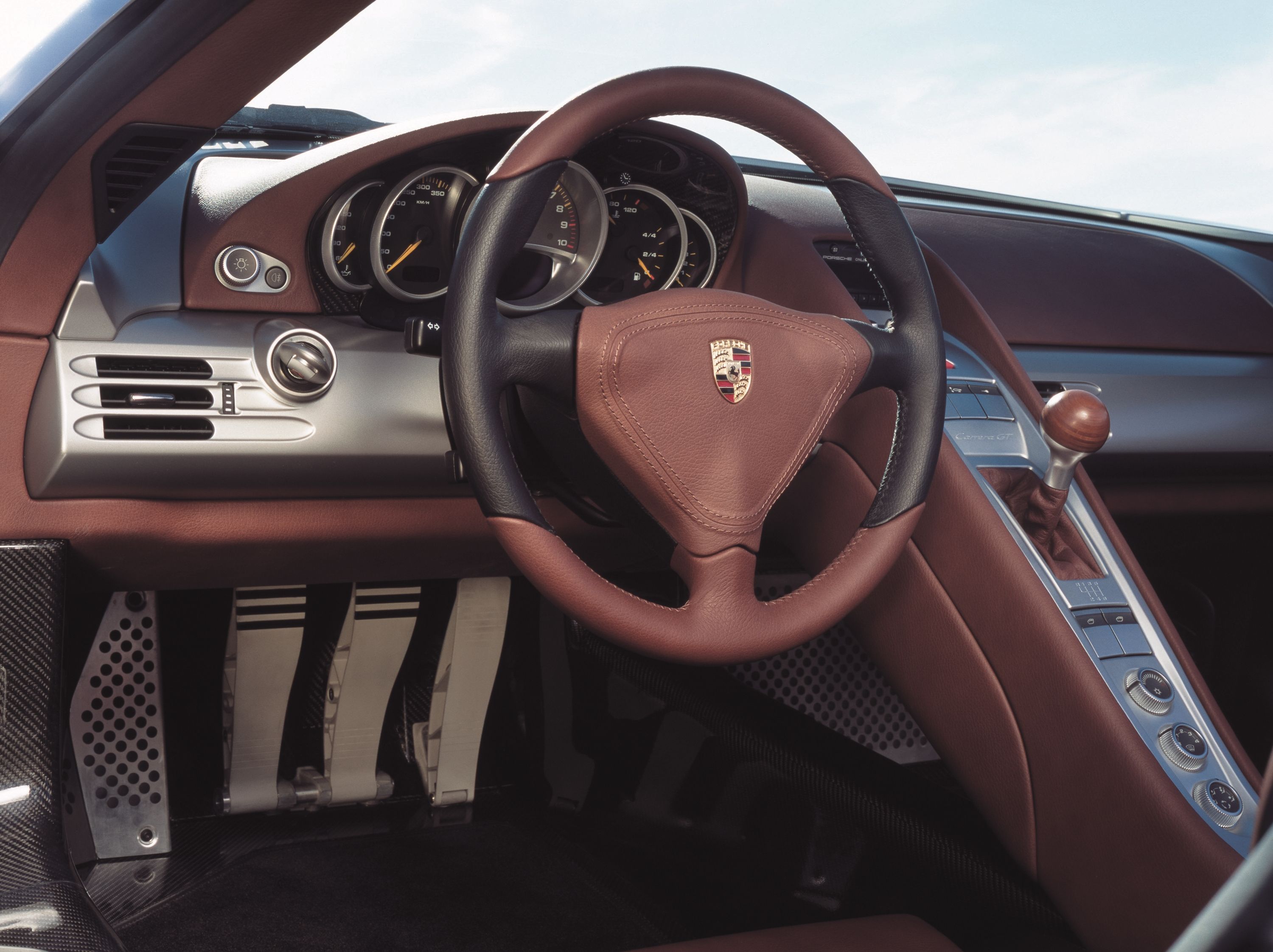 Porsche Carrera GT interior