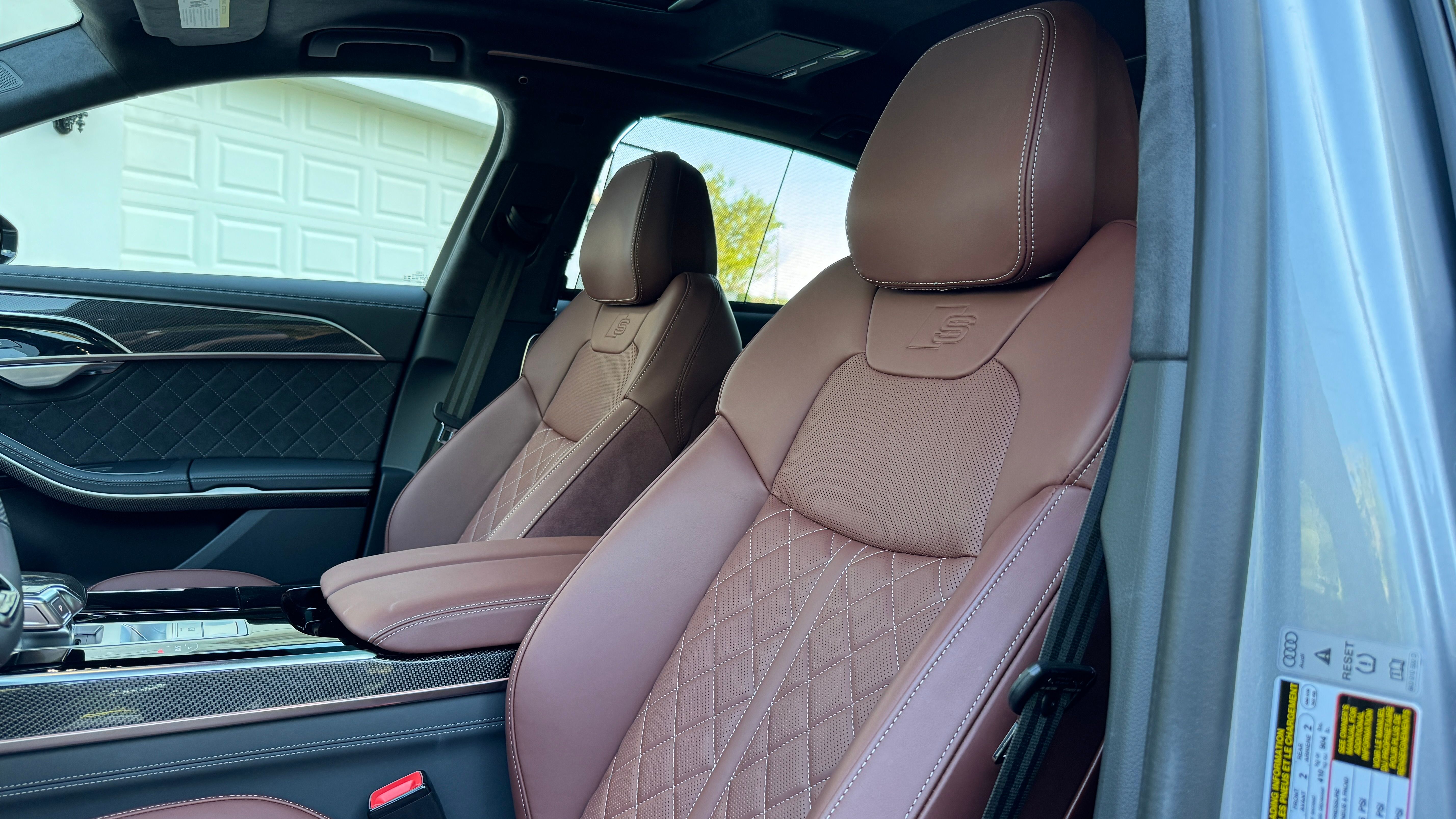 2024 Audi S8 front seats