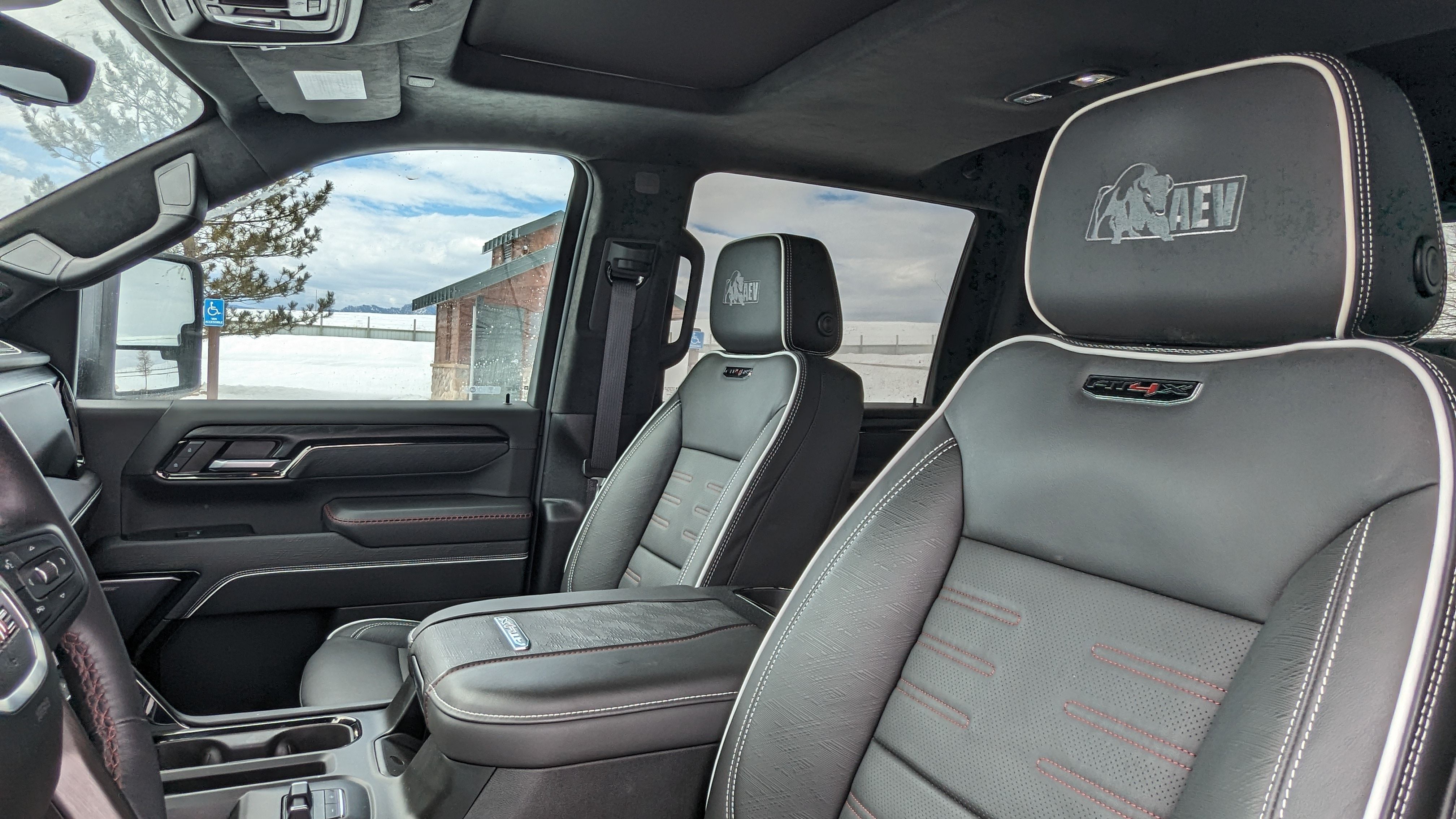 2024 GMC Sierra 2500 HD AT4X AEV Edition Front Seats