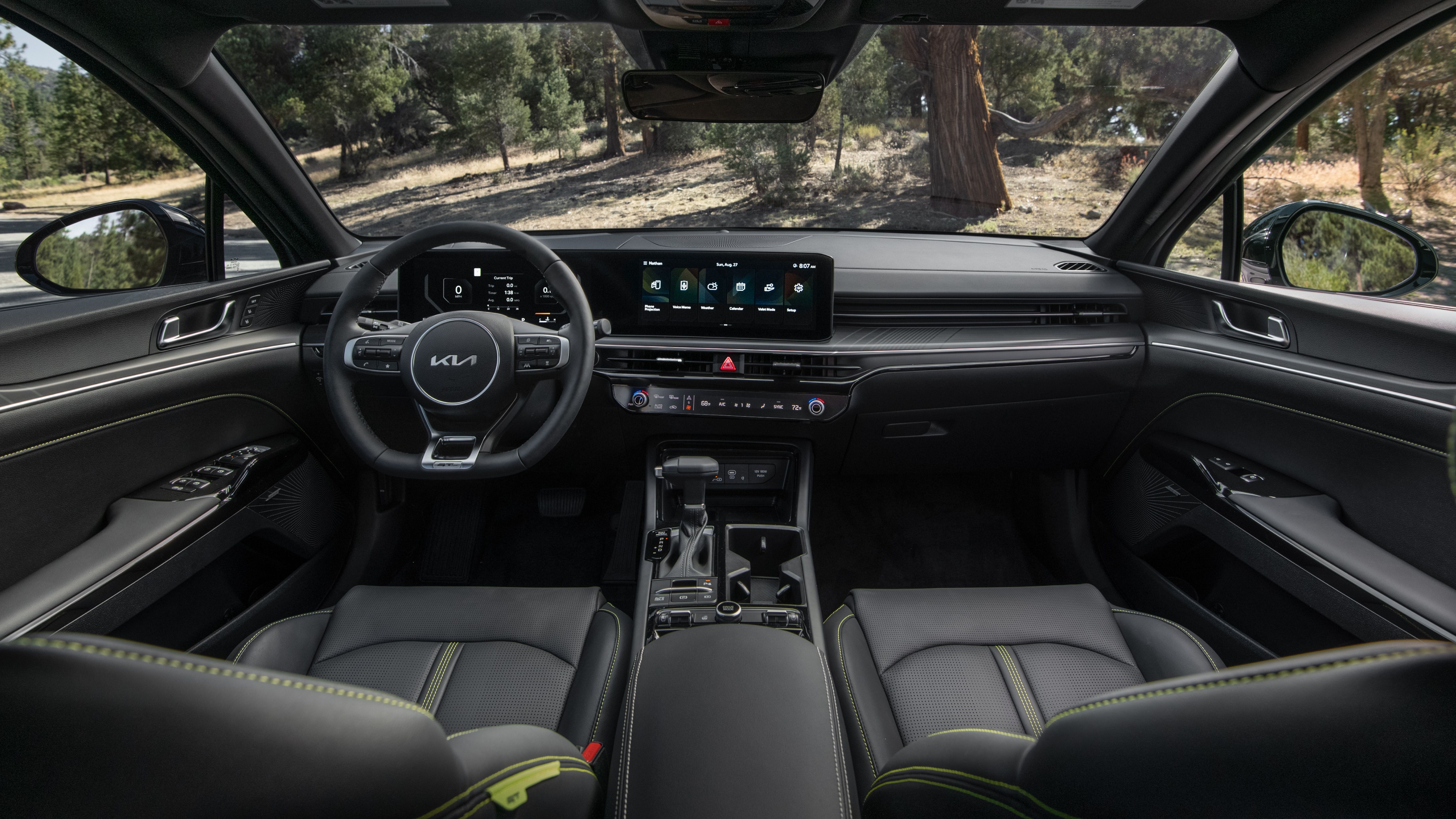 2025 Kia K5 interior dashboard