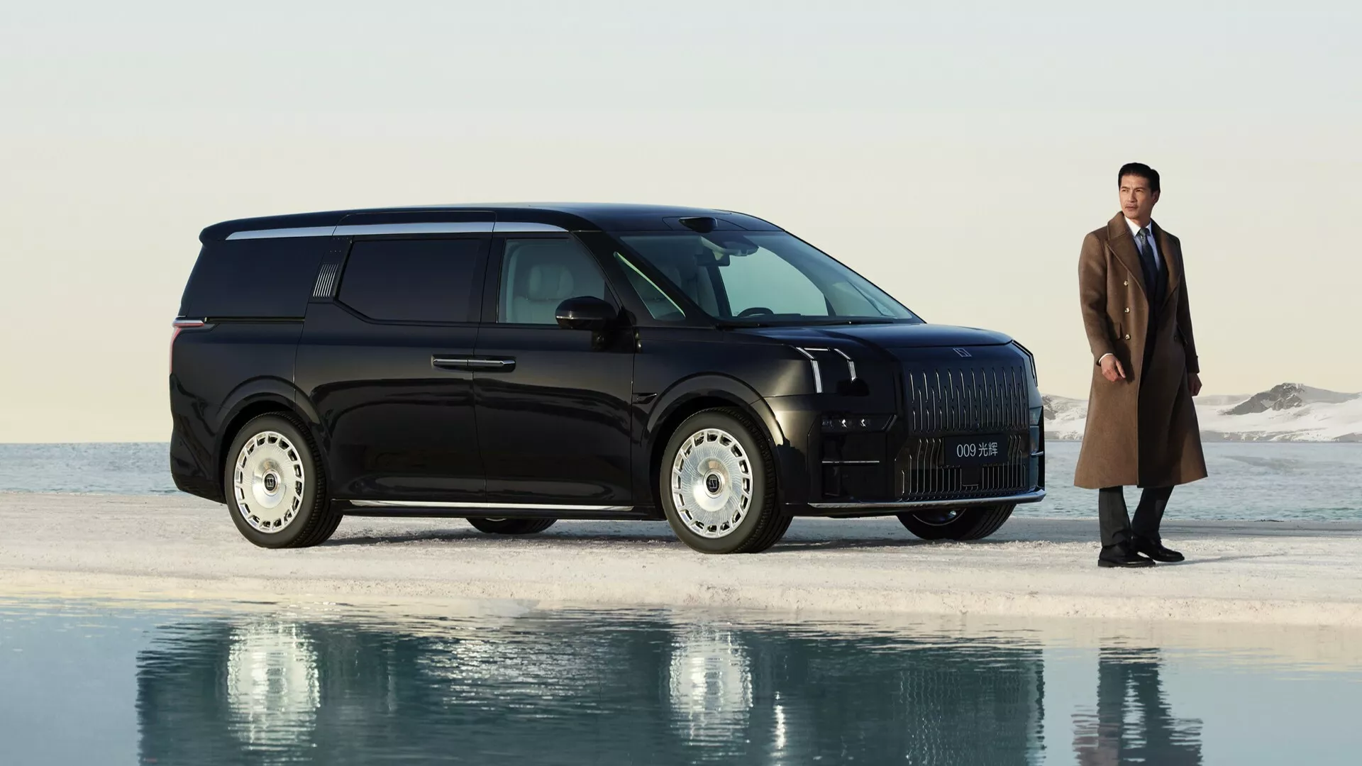 Zeekr 009 Grand Is A $110,000 Minivan With Bentley-Rivaling Luxury