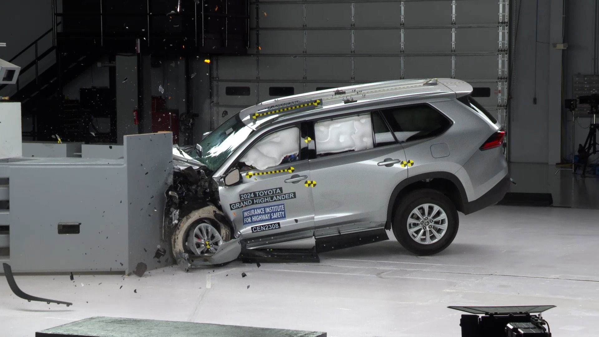 Toyota Grand Highlander frontal crash test