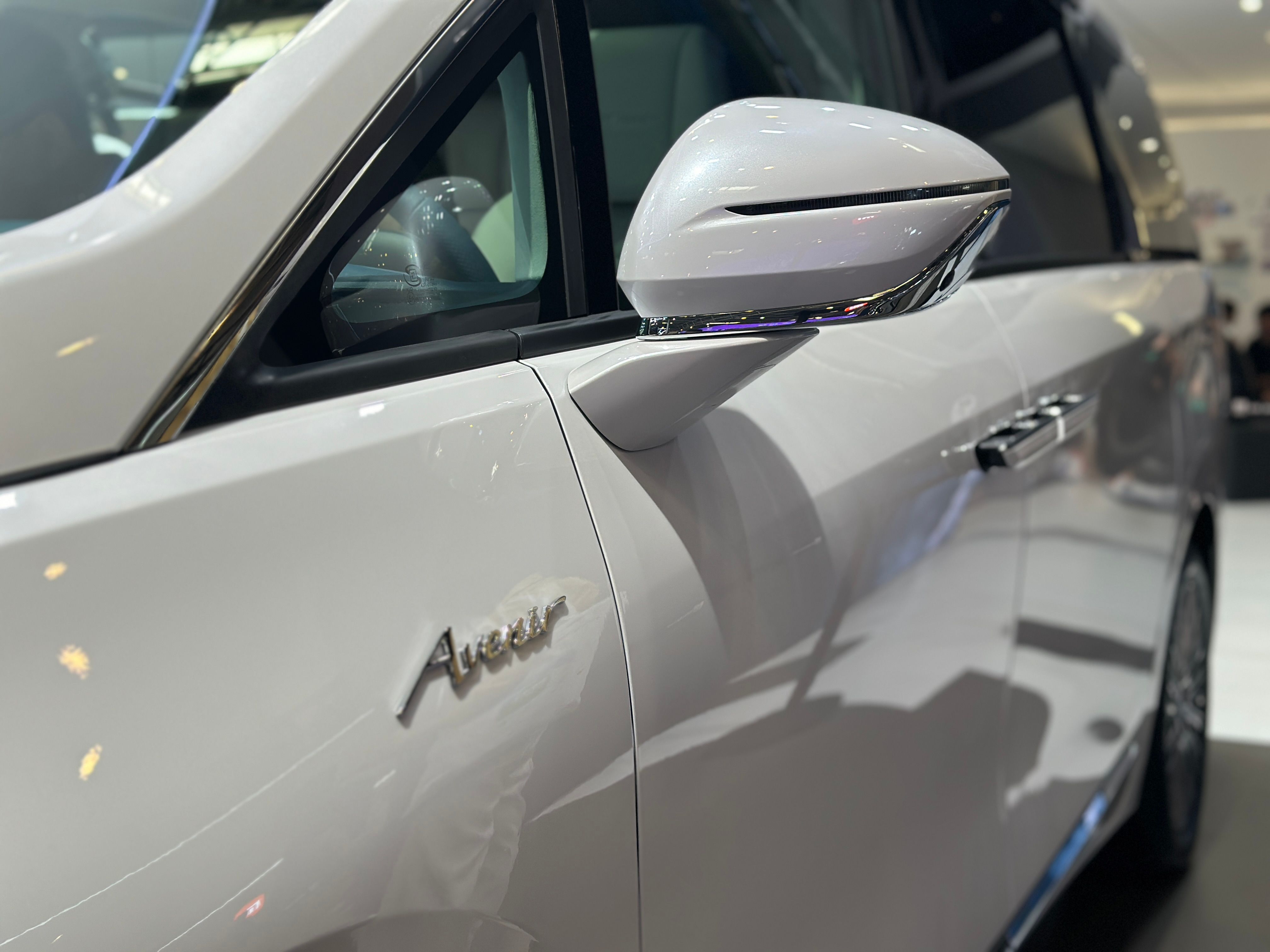 Buick Facelifts GL8 Minivan With 392-HP PHEV Powertrain, VIP Seating ...