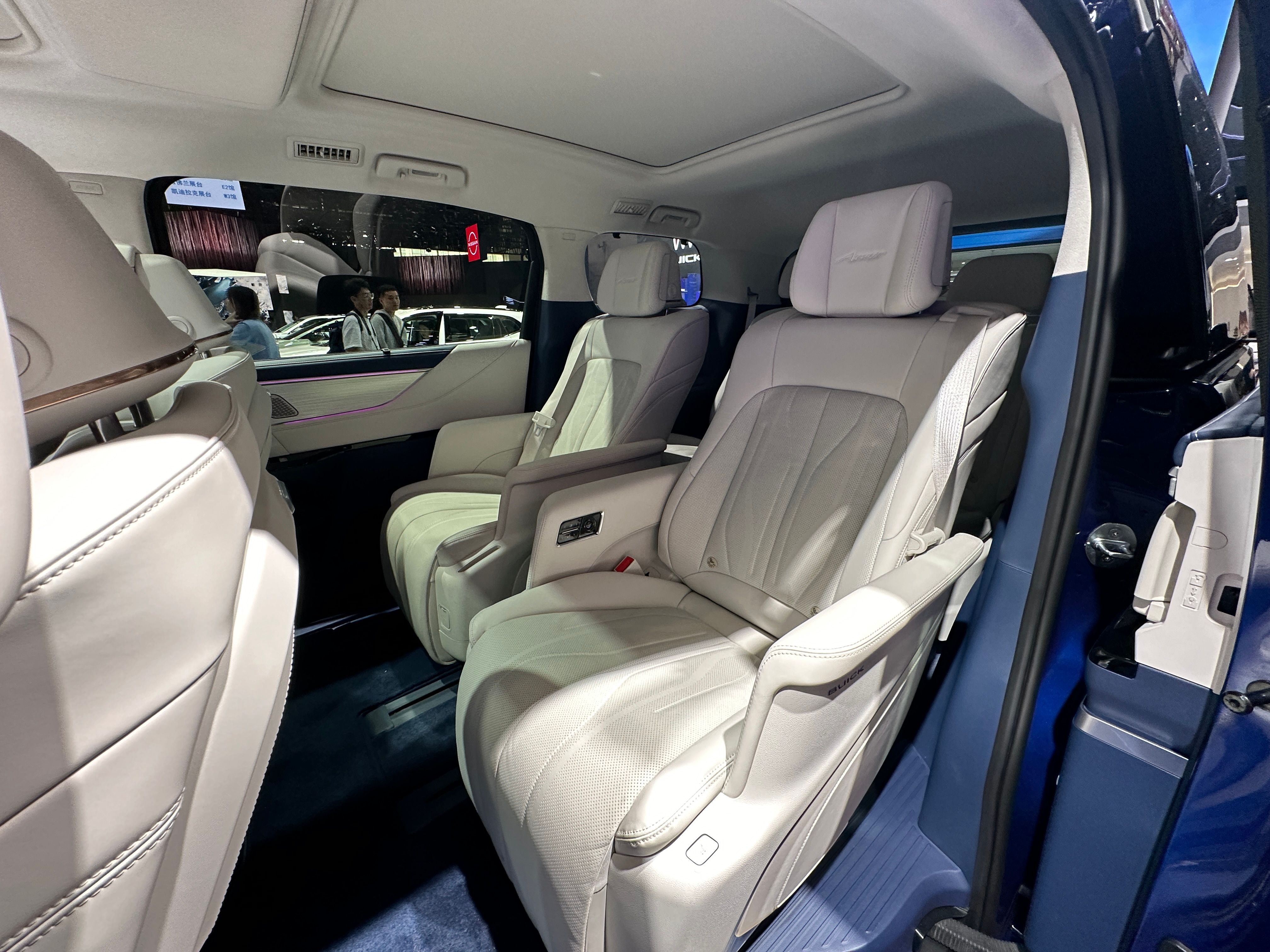 Buick Facelifts GL8 Minivan With 392-HP PHEV Powertrain, VIP Seating ...