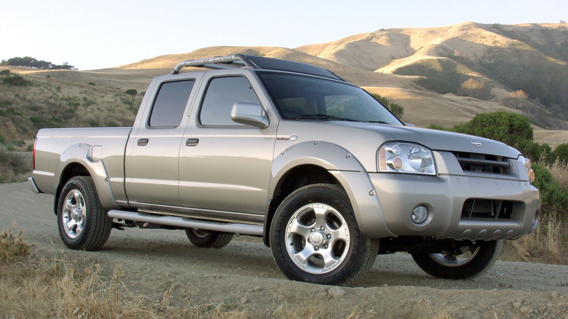 2004 Nissan Frontier front 1/4