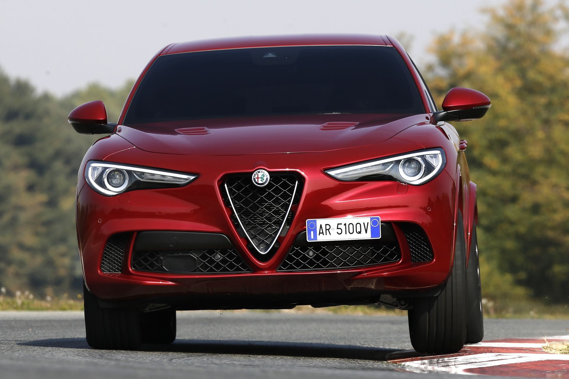 Alfa Romeo Stelvio front end