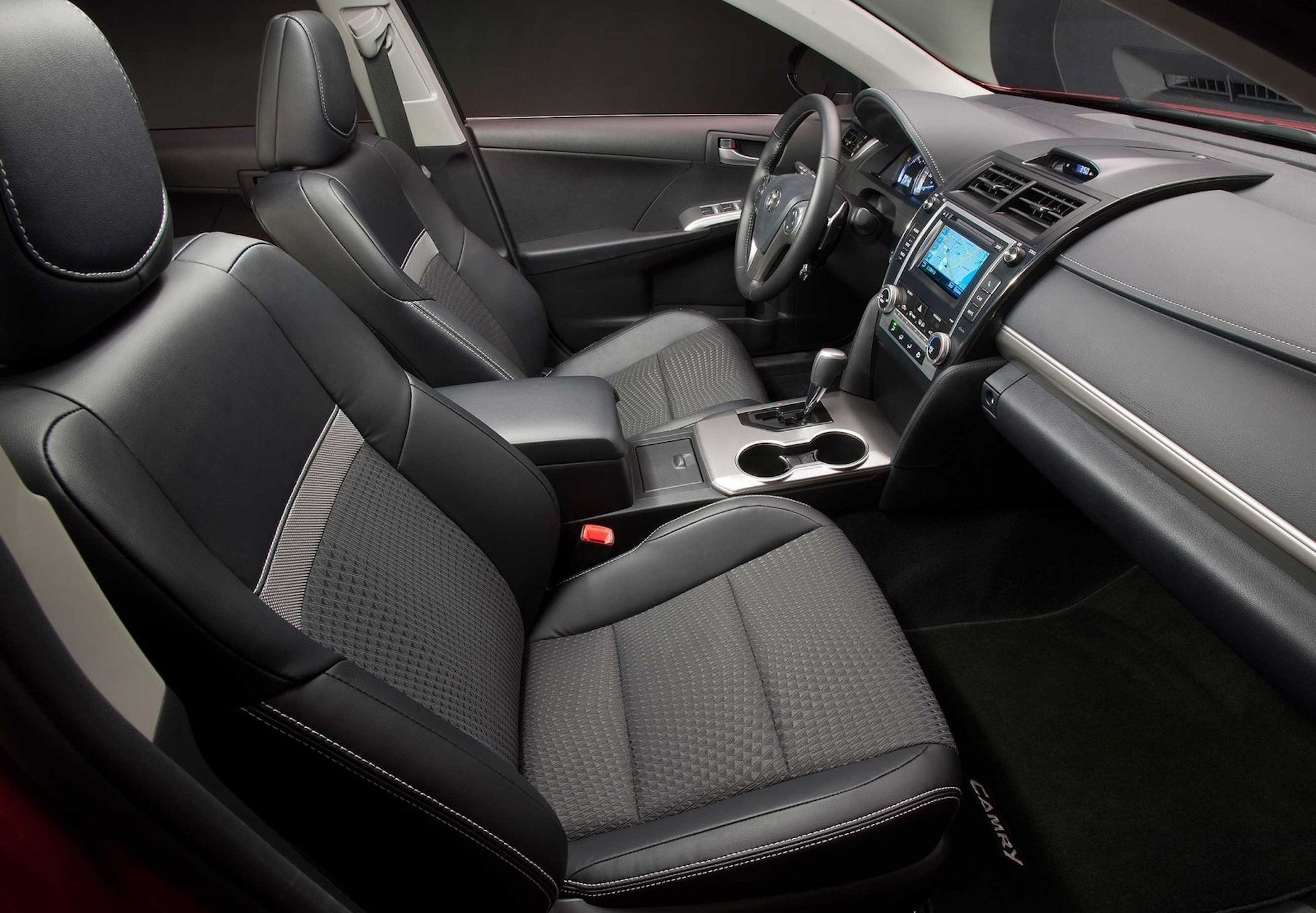 2013 Toyota Camry Front Cabin