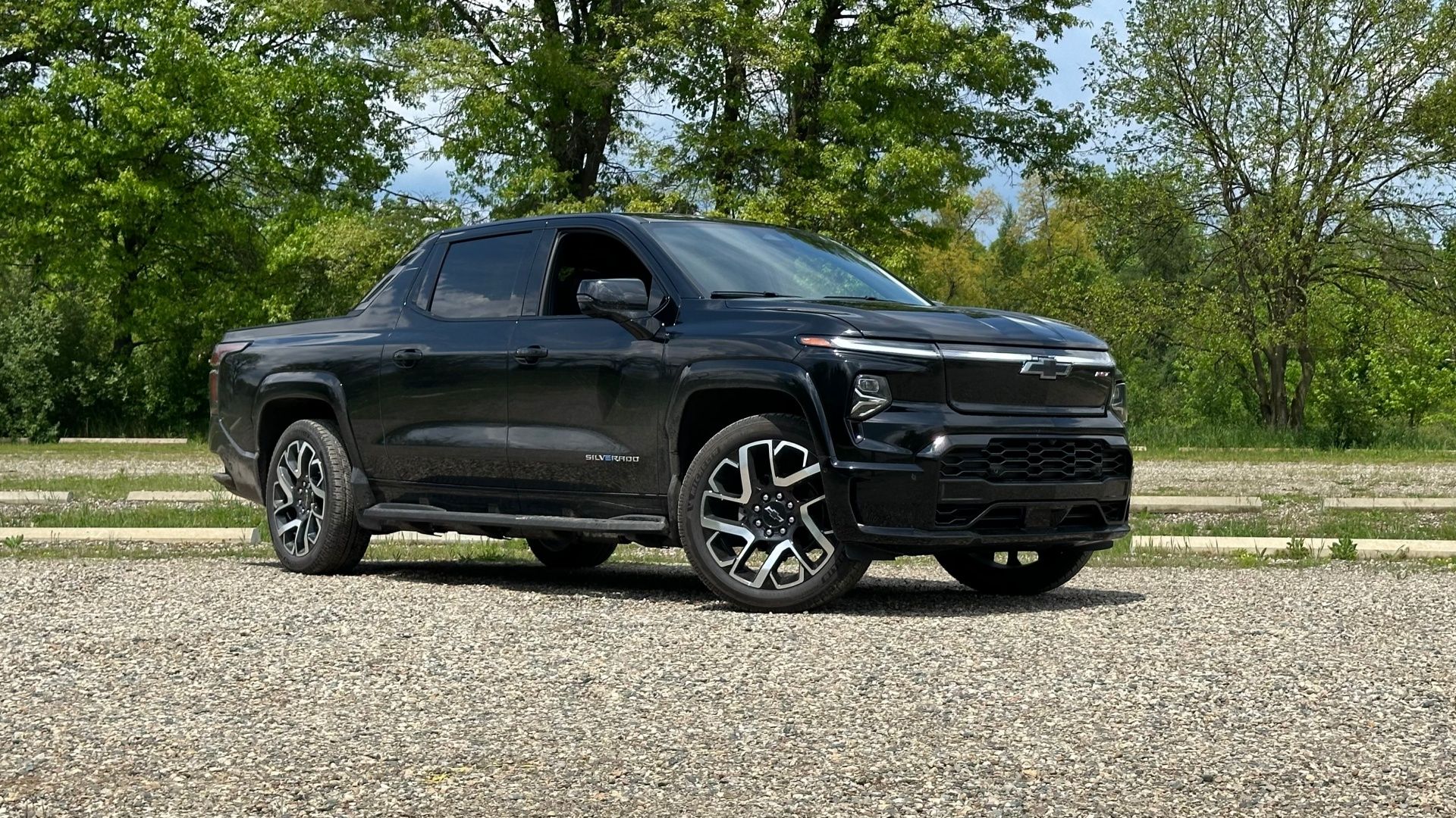 2024 Chevrolet Silverado EV hero static