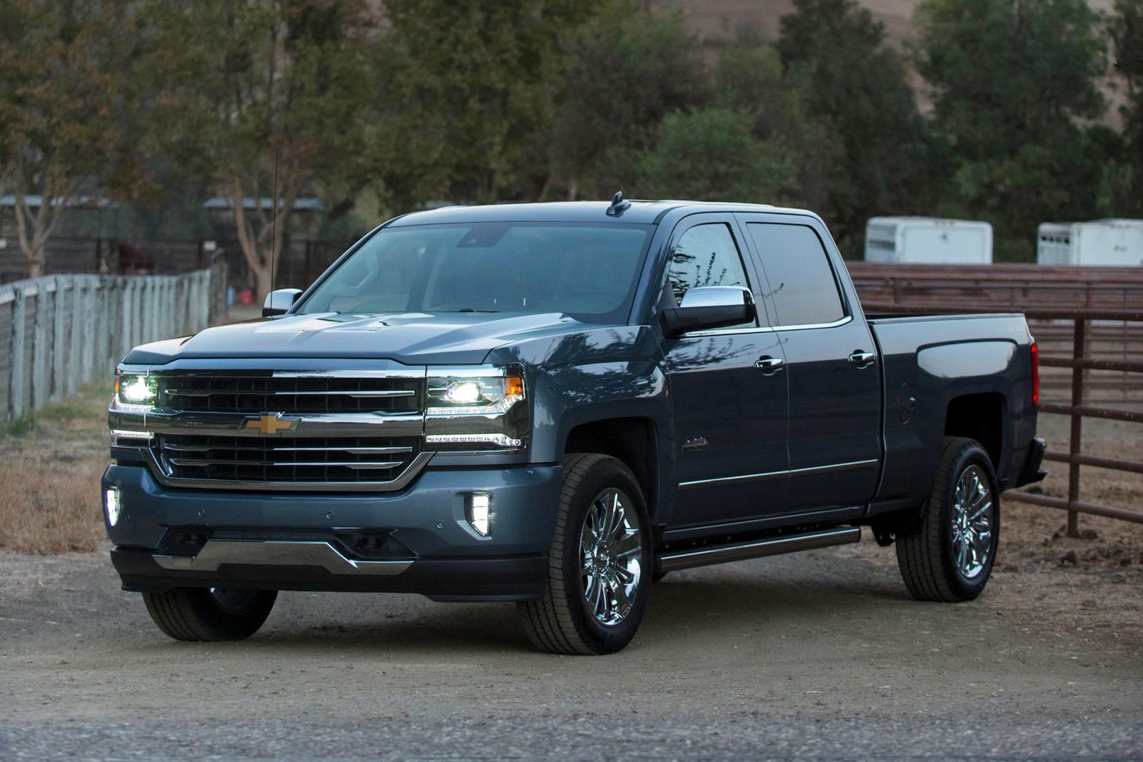  Chevrolet Silverado 1500 Front Angle View