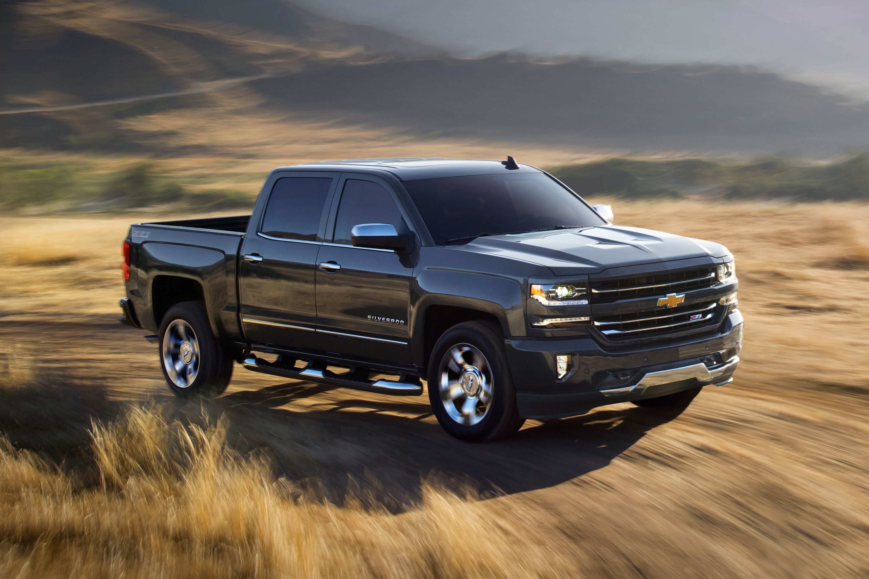 Chevrolet Silverado 1500 Side View Driving