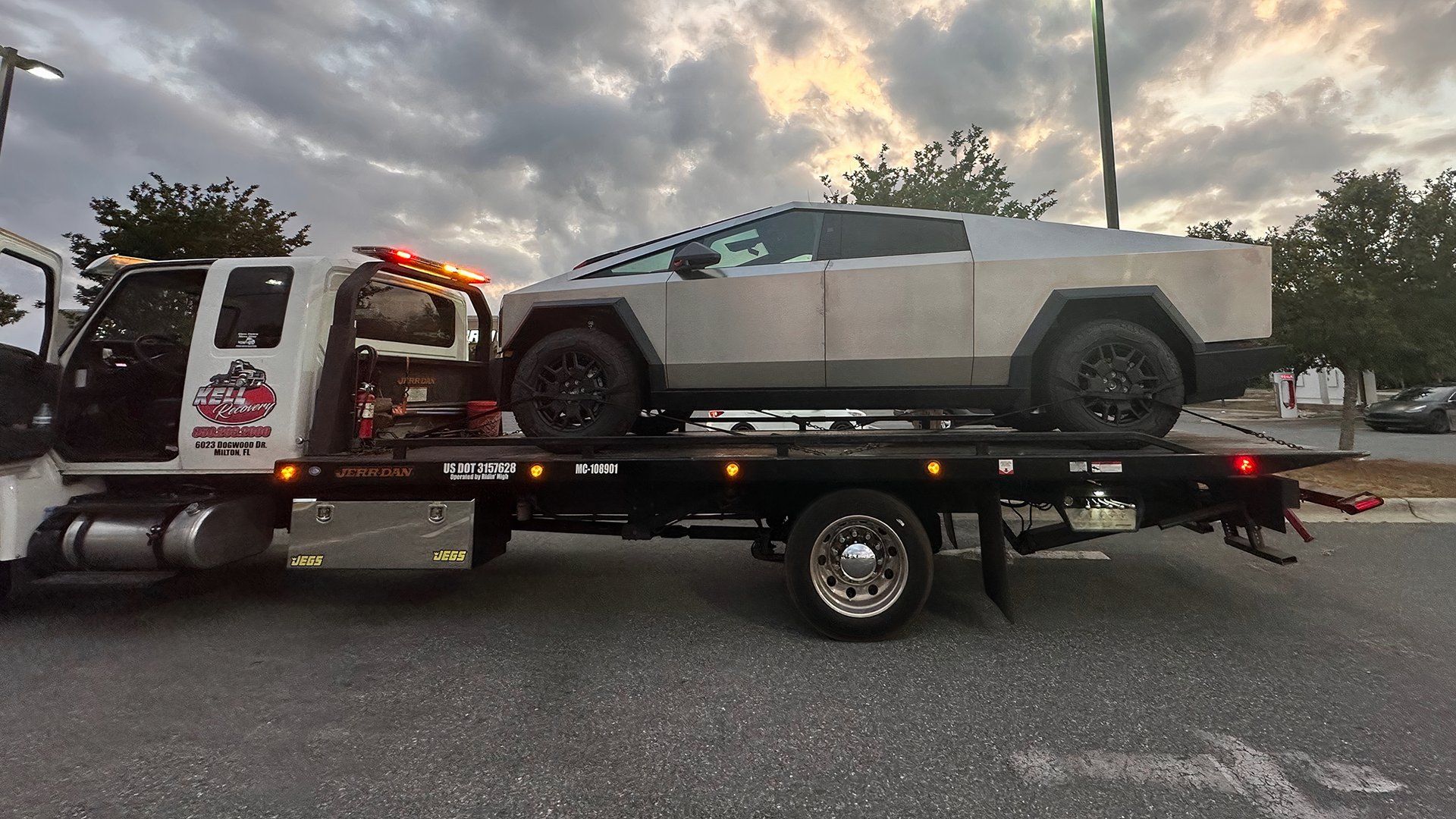 Tesla Cybertruck side view