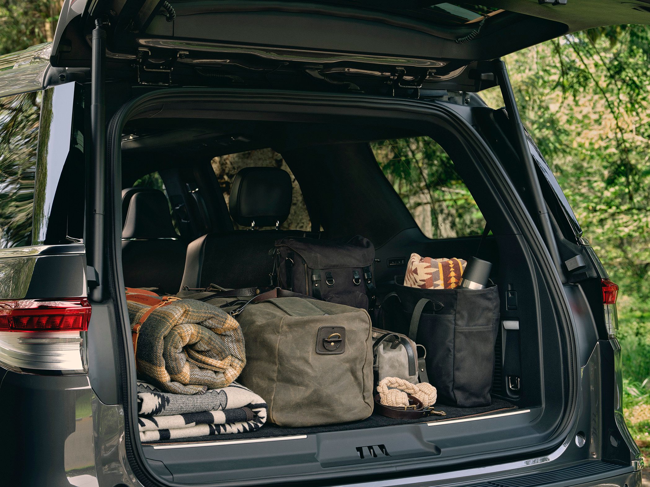 Lincoln Navigator L - Cargo area