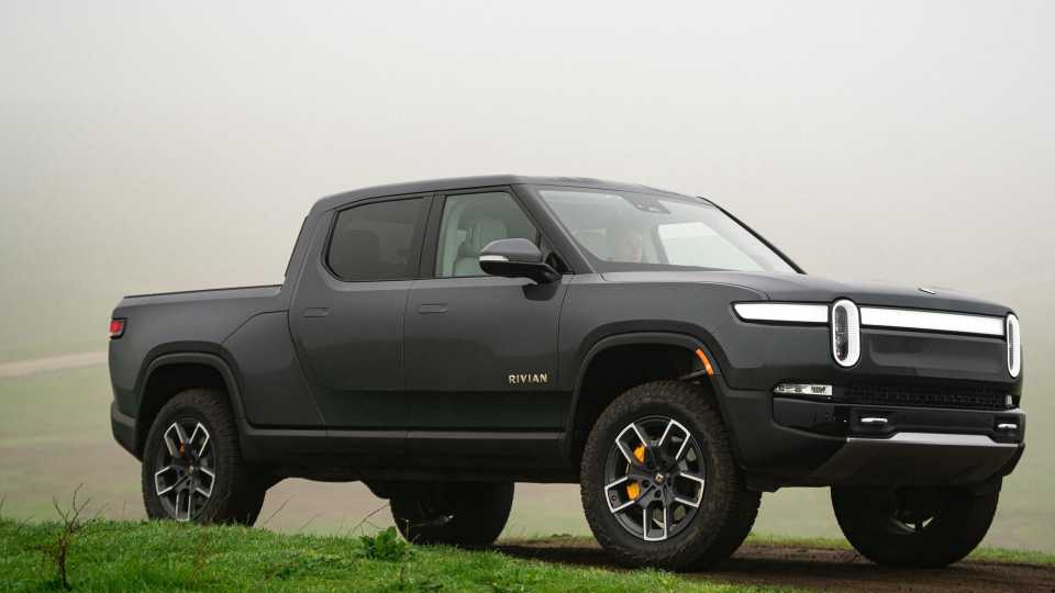 2025 Rivian R1T Truck Pricing, Photos & Specs