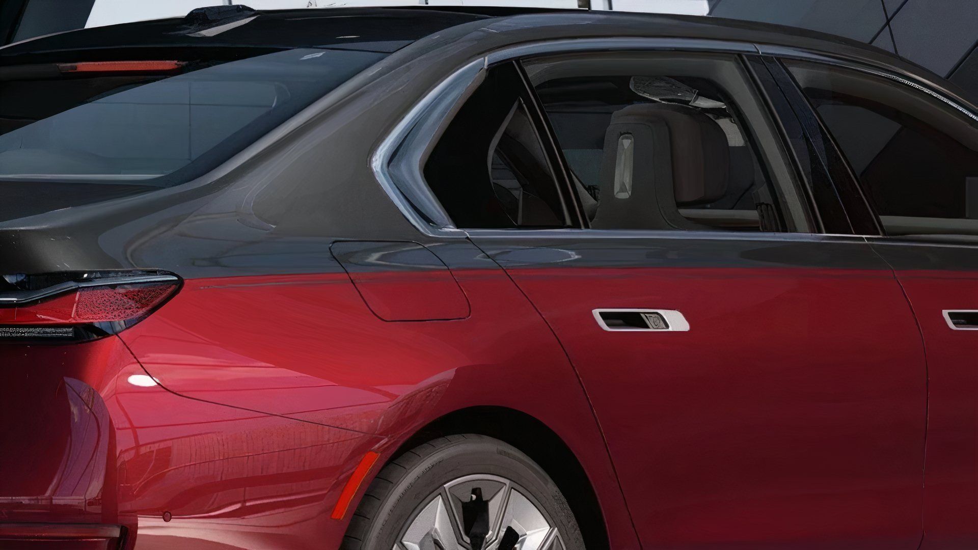 BMW 7-Series two-tone exterior, red and gray