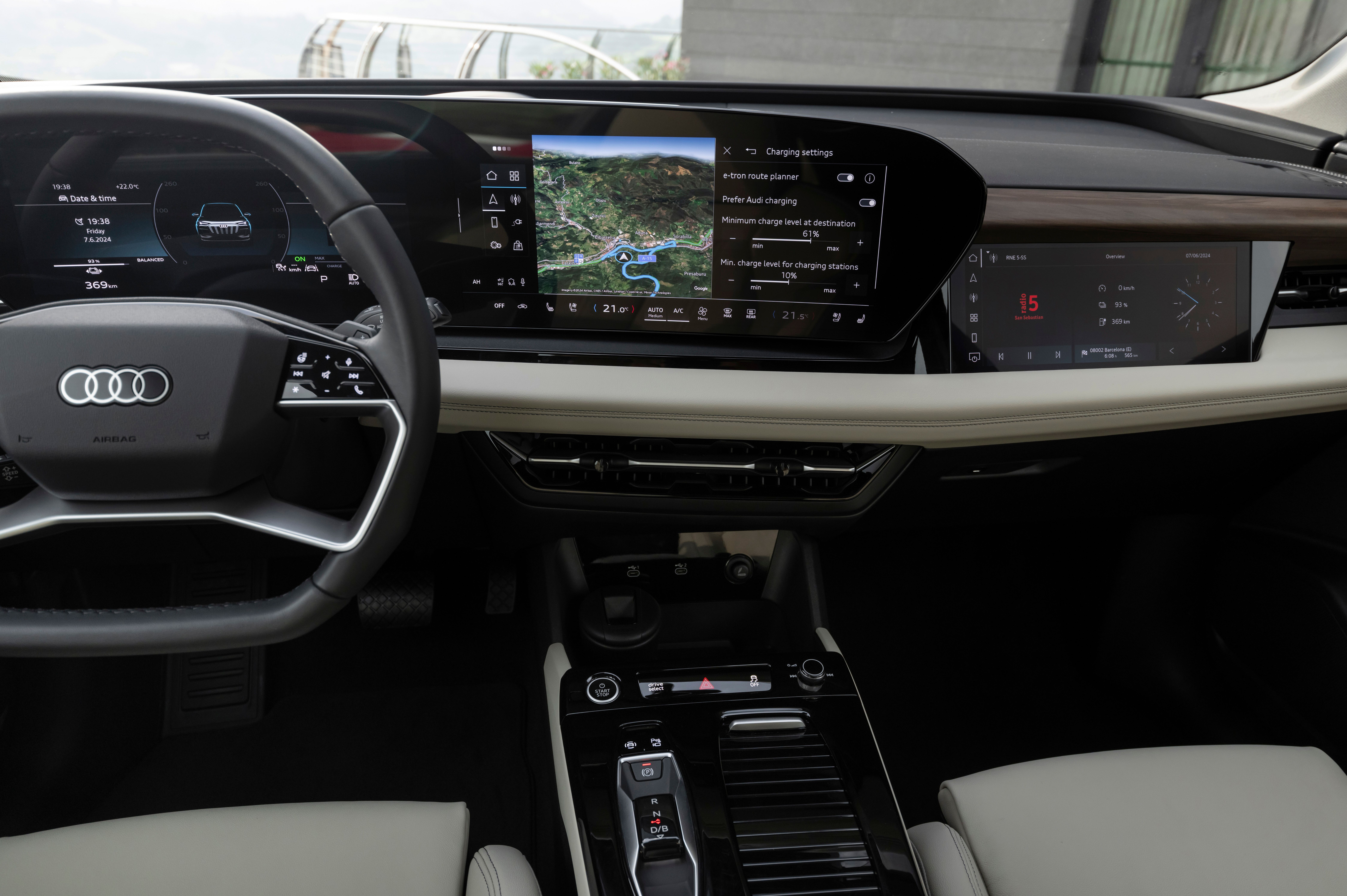 2025 Audi Q6 e-tron Dash