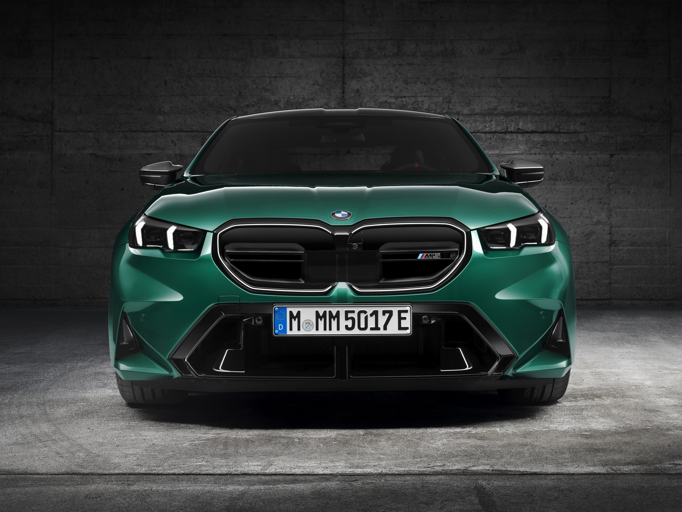 2025 BMW M5 G90 - Isle Of Man Green (32)