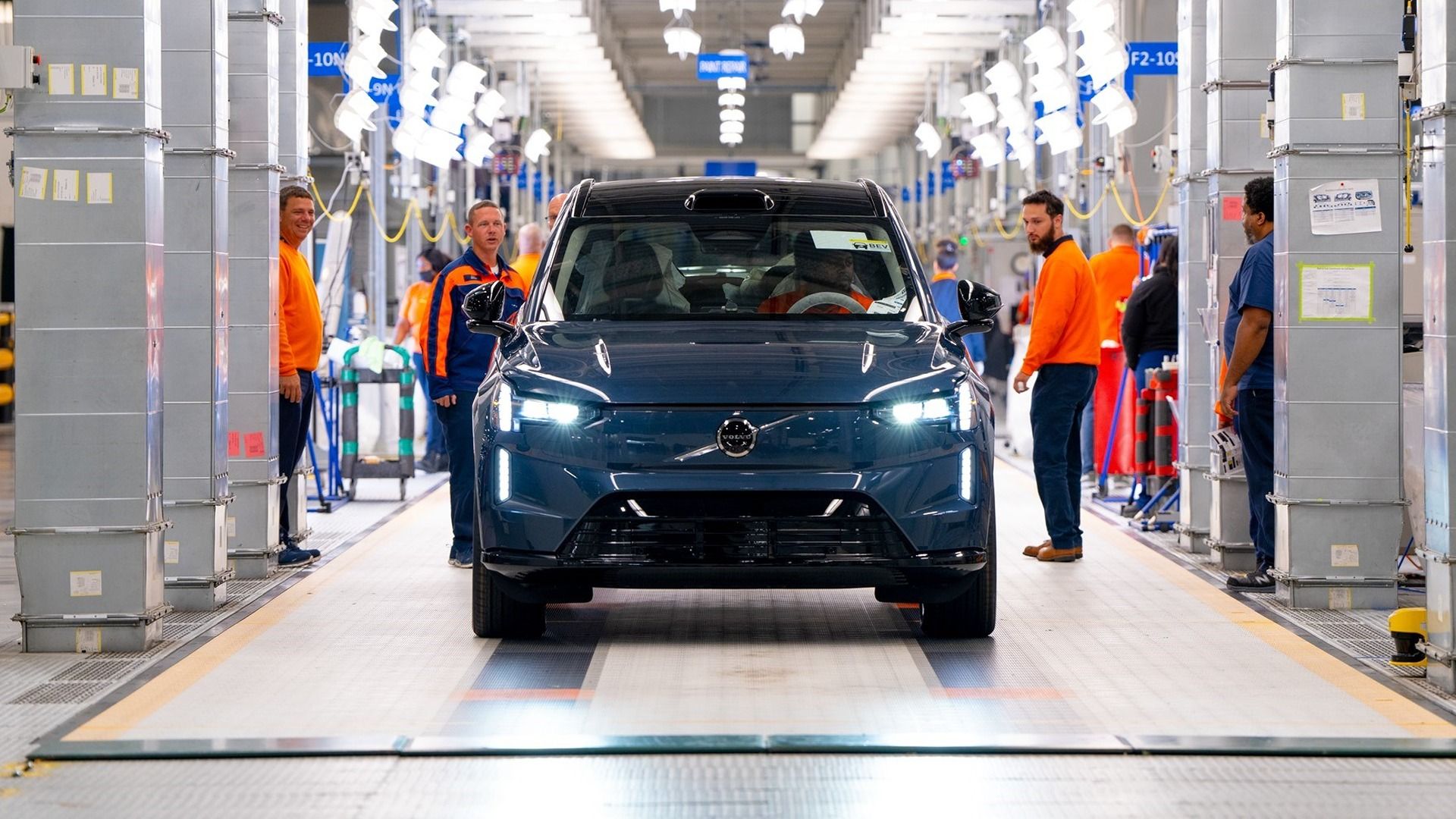 Volvo EX90 production line 