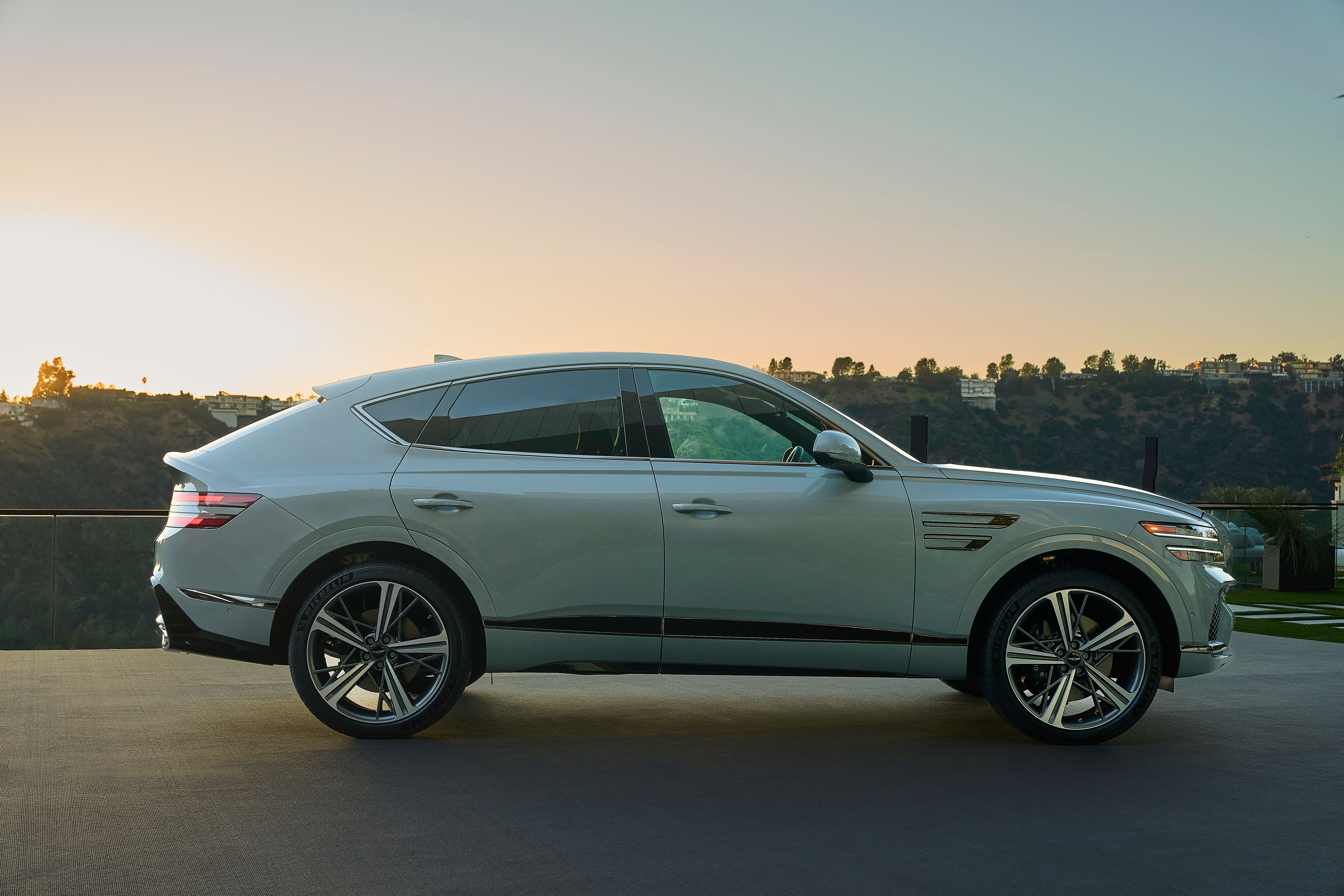2025 Genesis GV80 Coupe side view