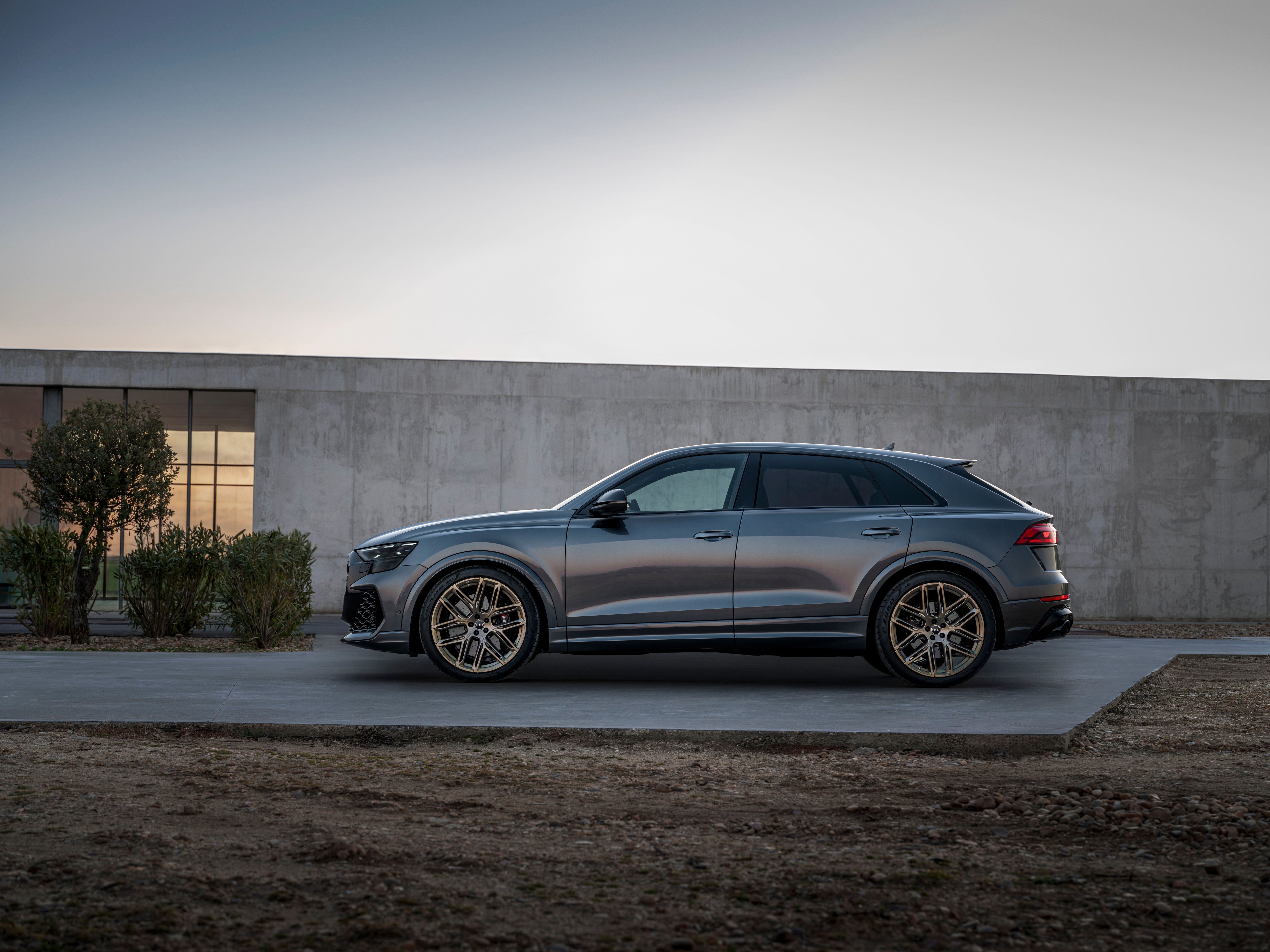 2025 Audi RS Q8 Performance Debuts With More Power Than R8 Supercar