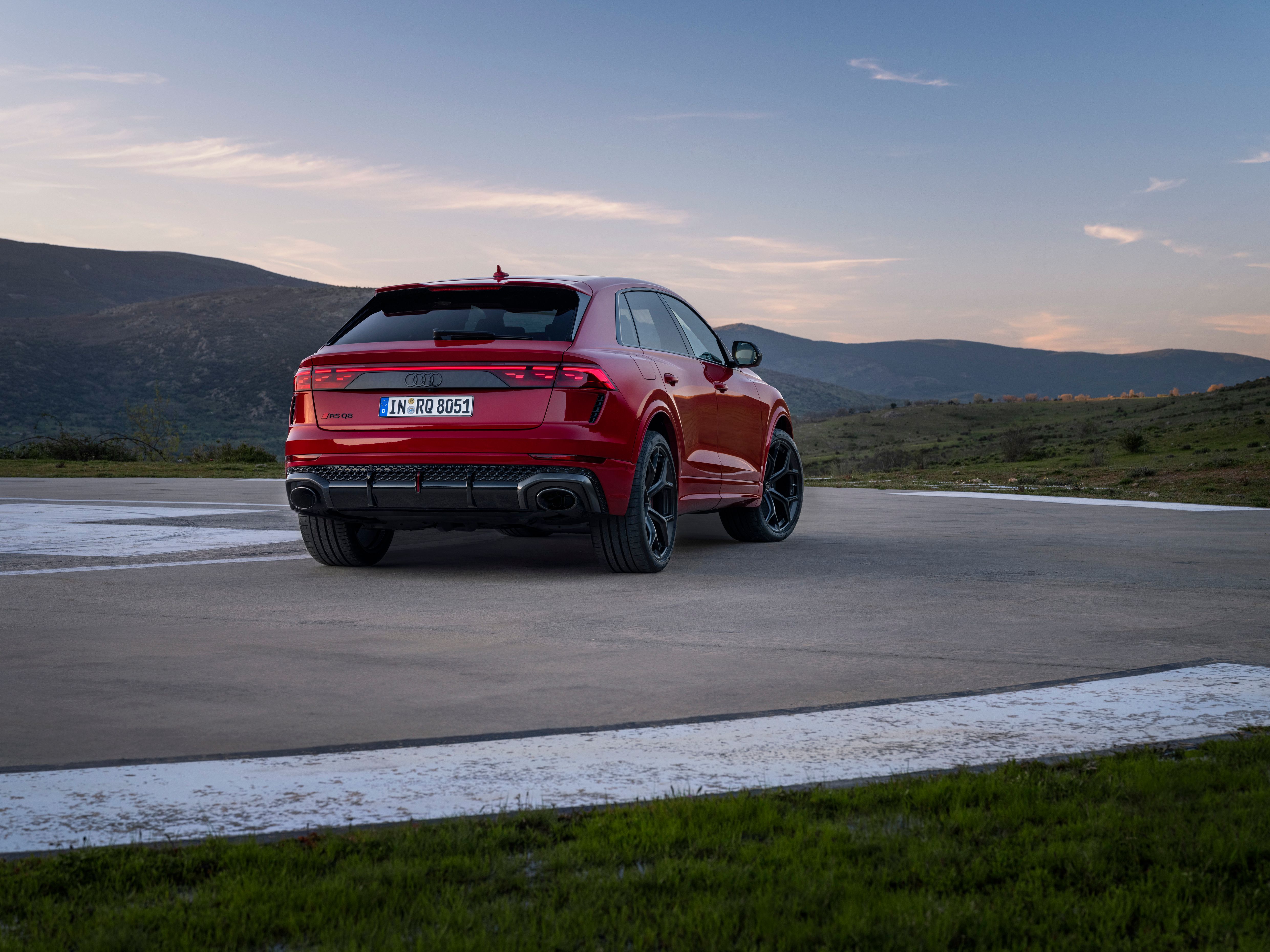 2025 Audi RS Q8 Performance Debuts With More Power Than R8 Supercar