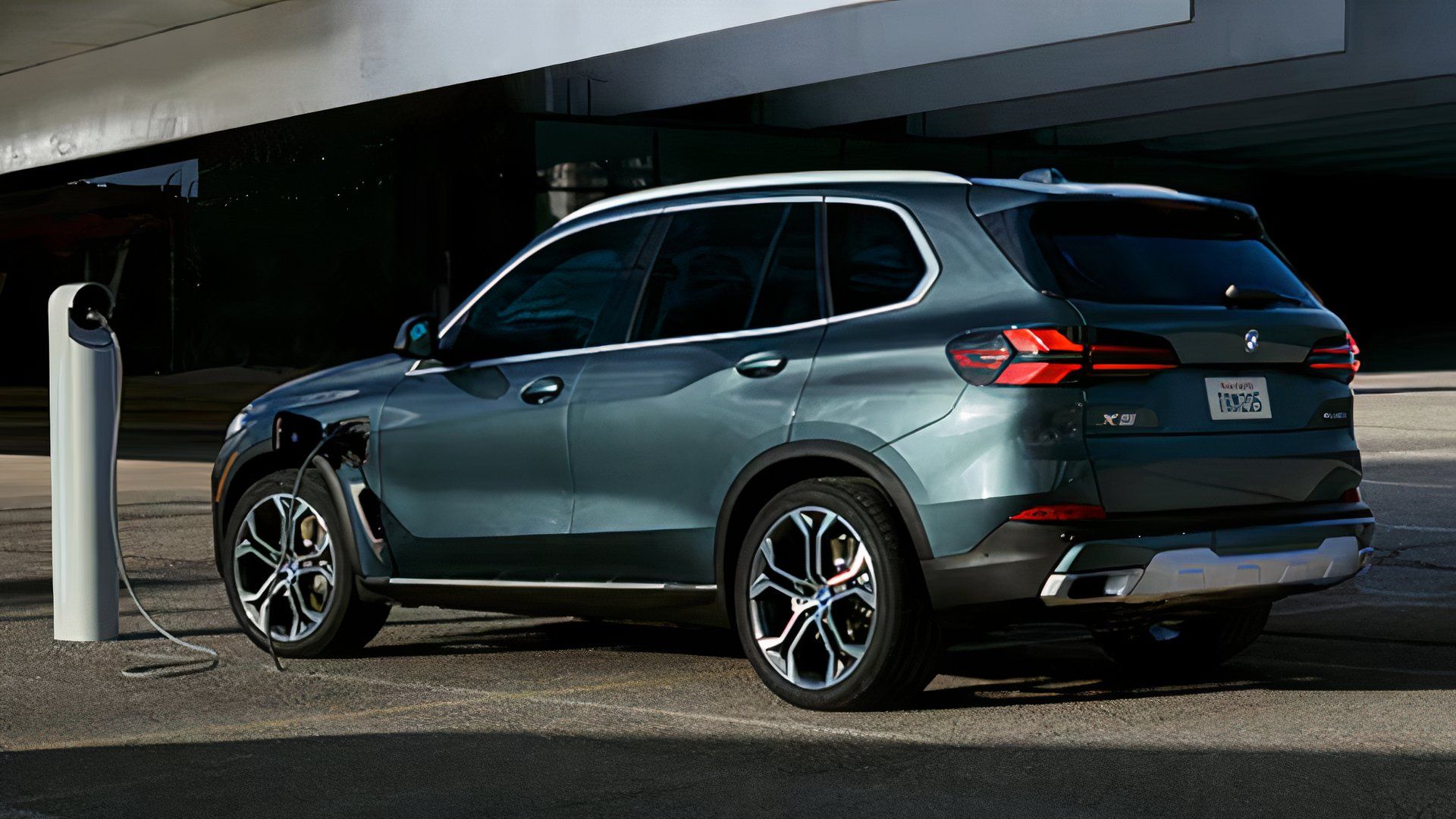 2025 BMW X5 xDrive50e rear