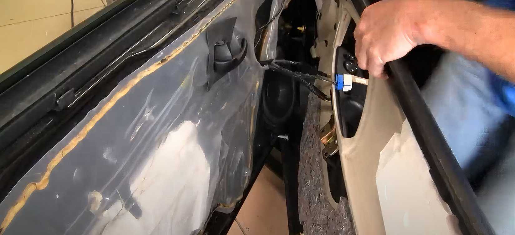 How Much to Replace Car Window: Essential Costs You Must Know