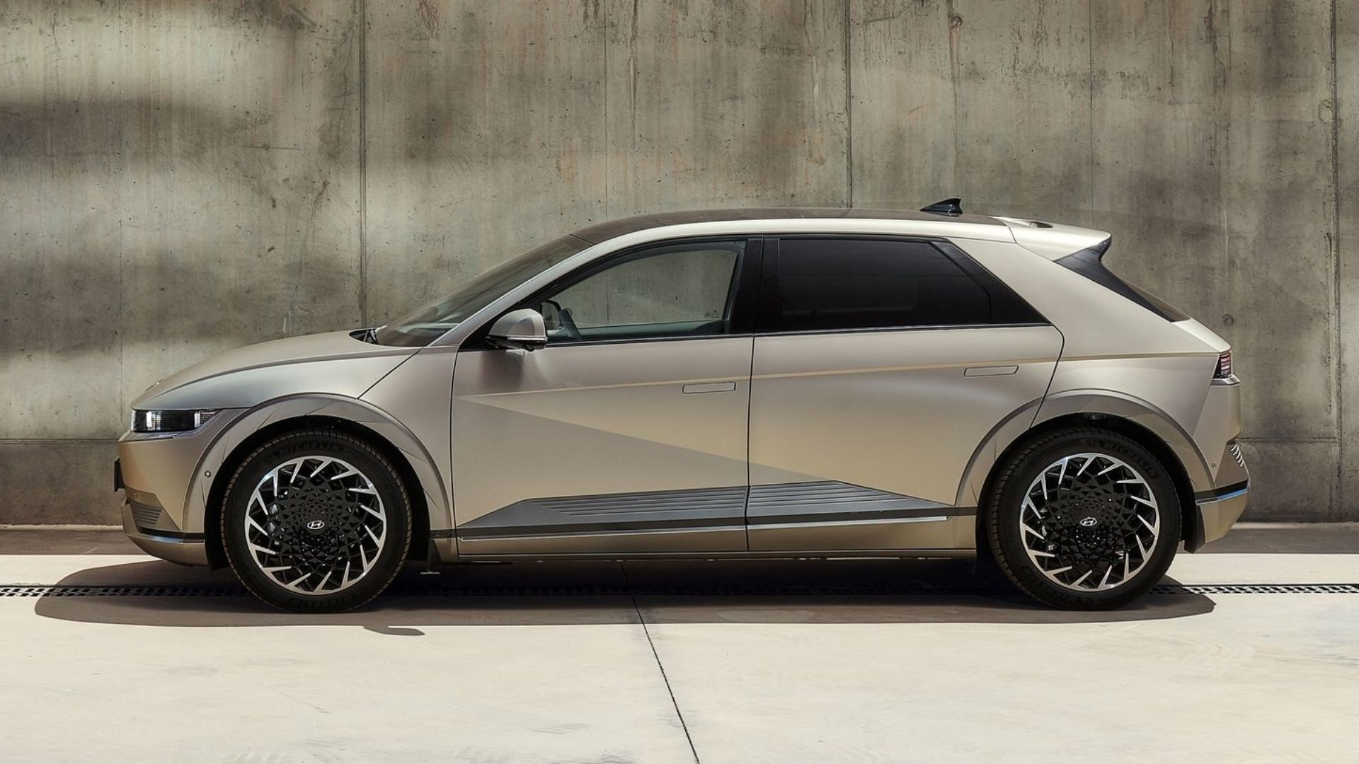 Hyundai Ioniq 5 Silver Side