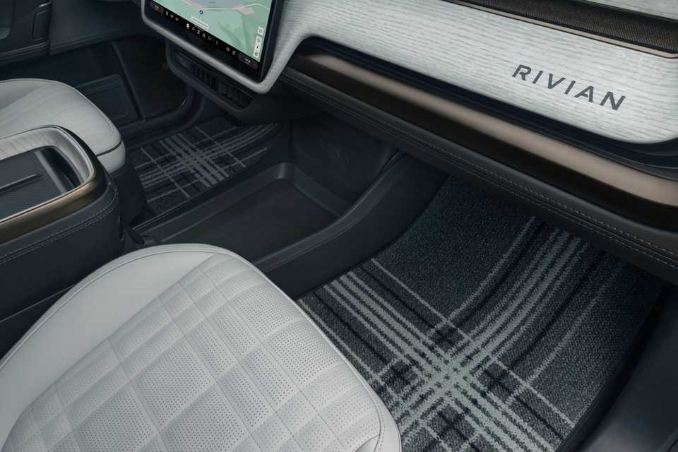 5 Main Differences Between The Facelifted Rivian R1 Range And The Old One