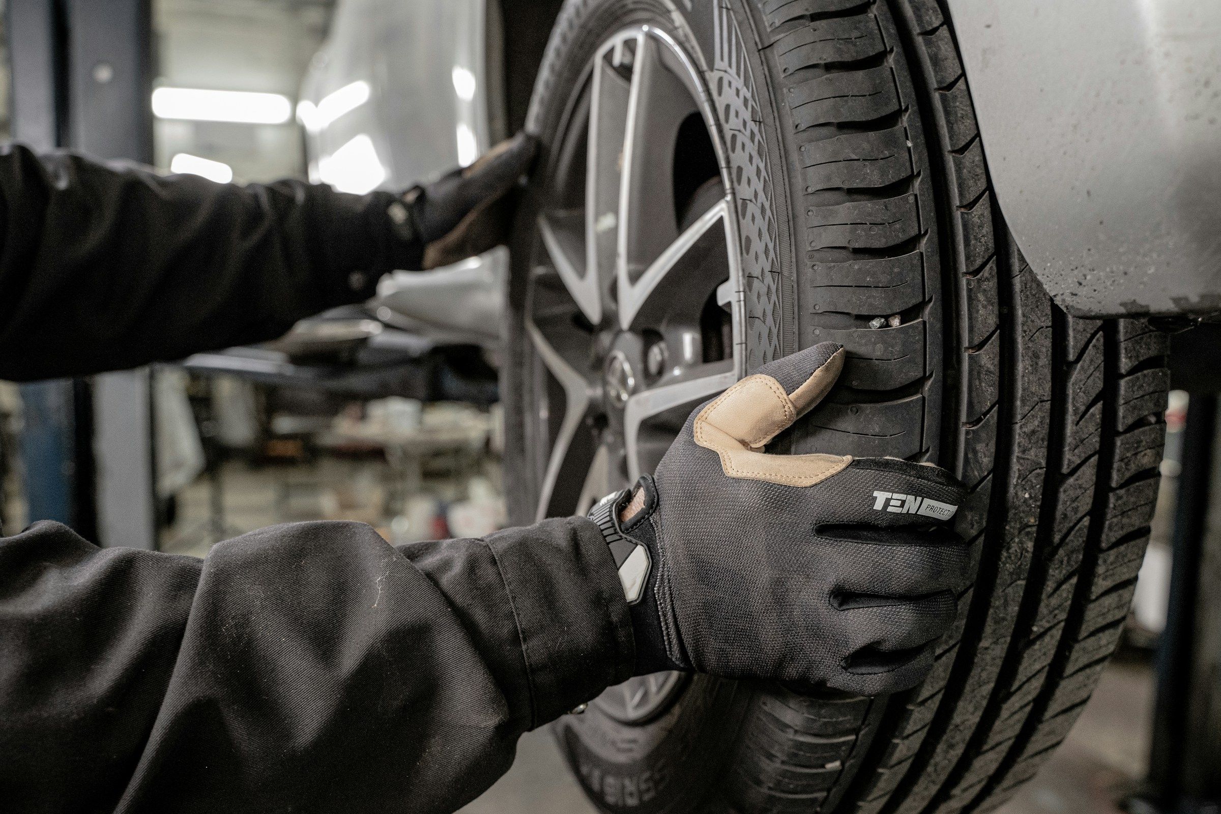 Car wheel mechanic