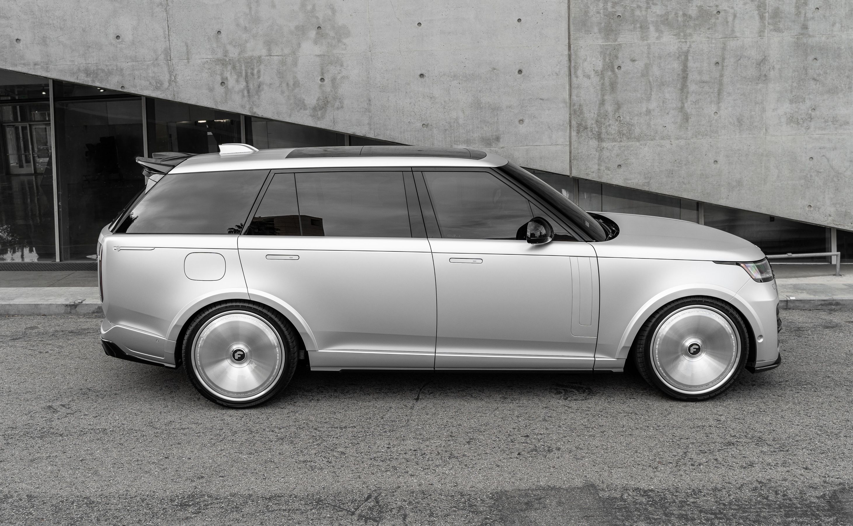What Makes Kim Kardashian’s Range Rover Worth $306,000?