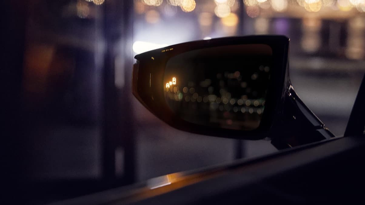 Lexus blind spot monitor indicator