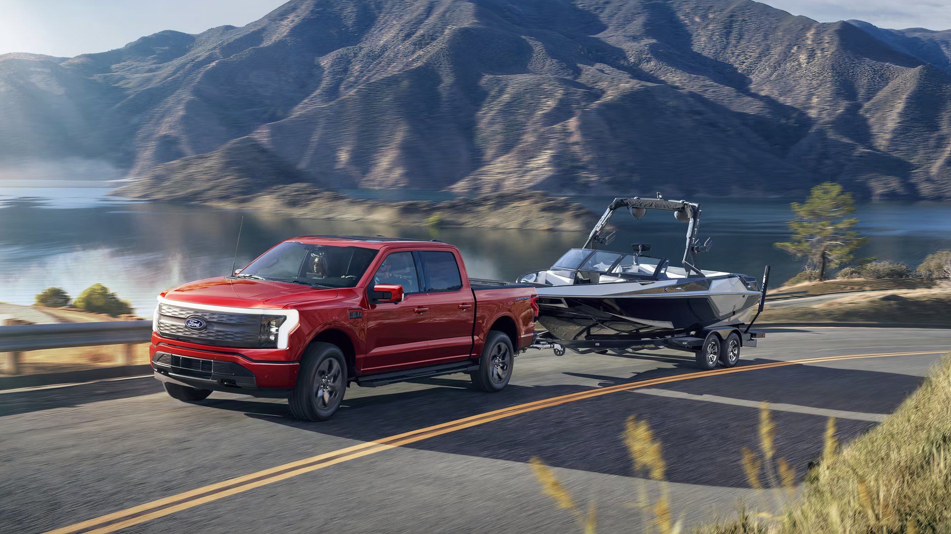 2024 Ford F-150 Lightning towing