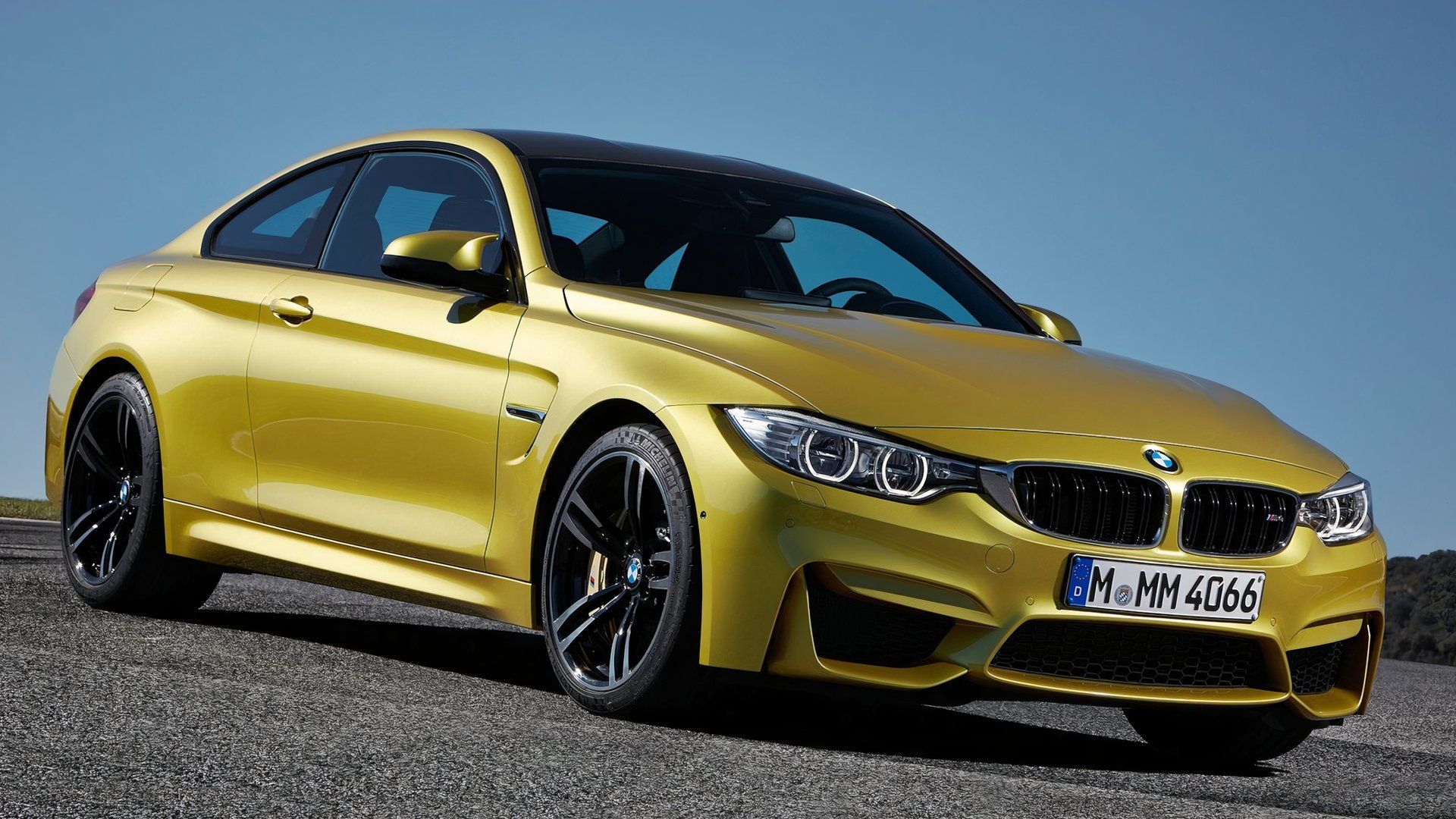 2015 BMW M4 front