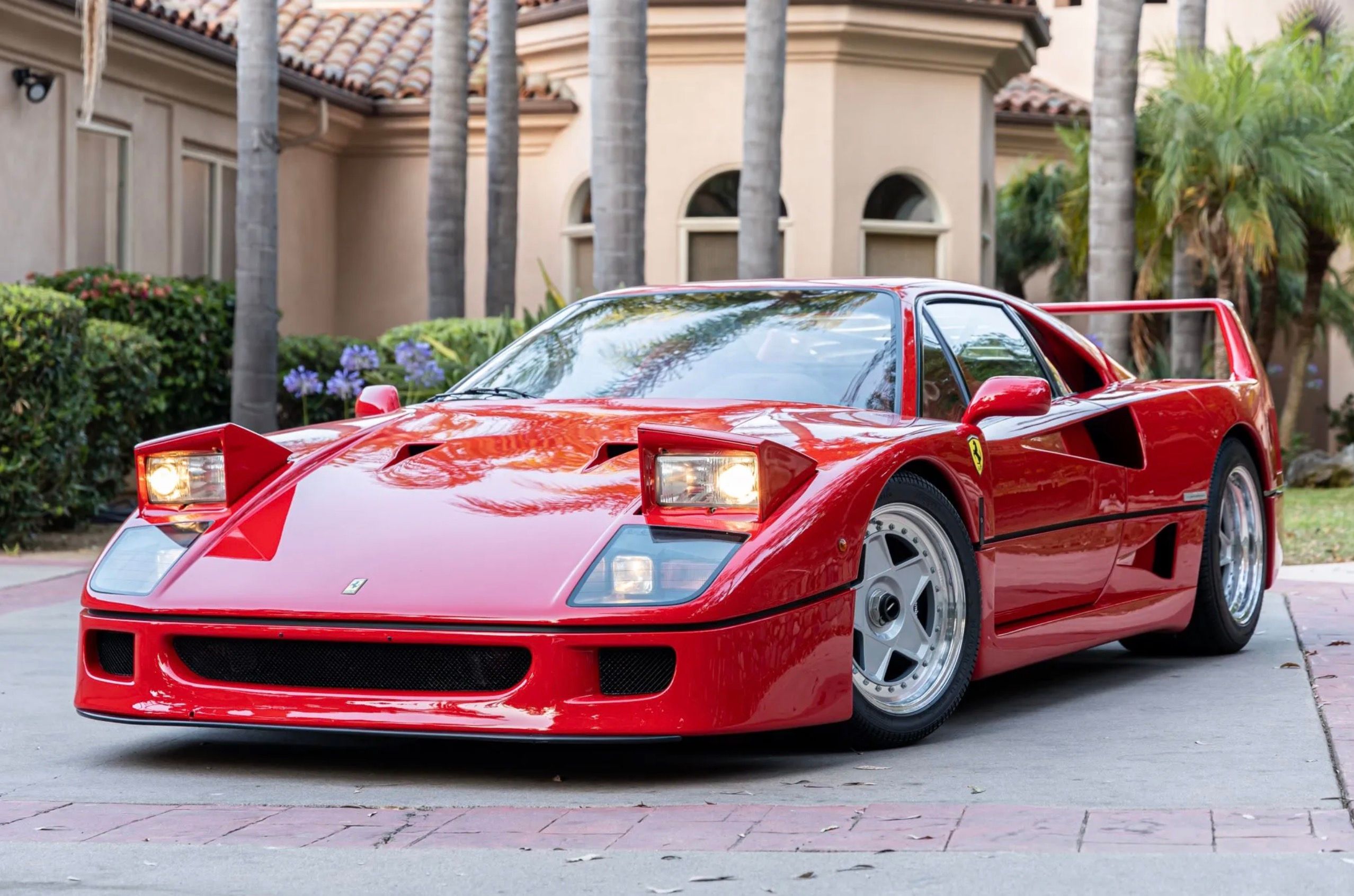 What makes the Ferrari F40 an icon among other 80s cars?