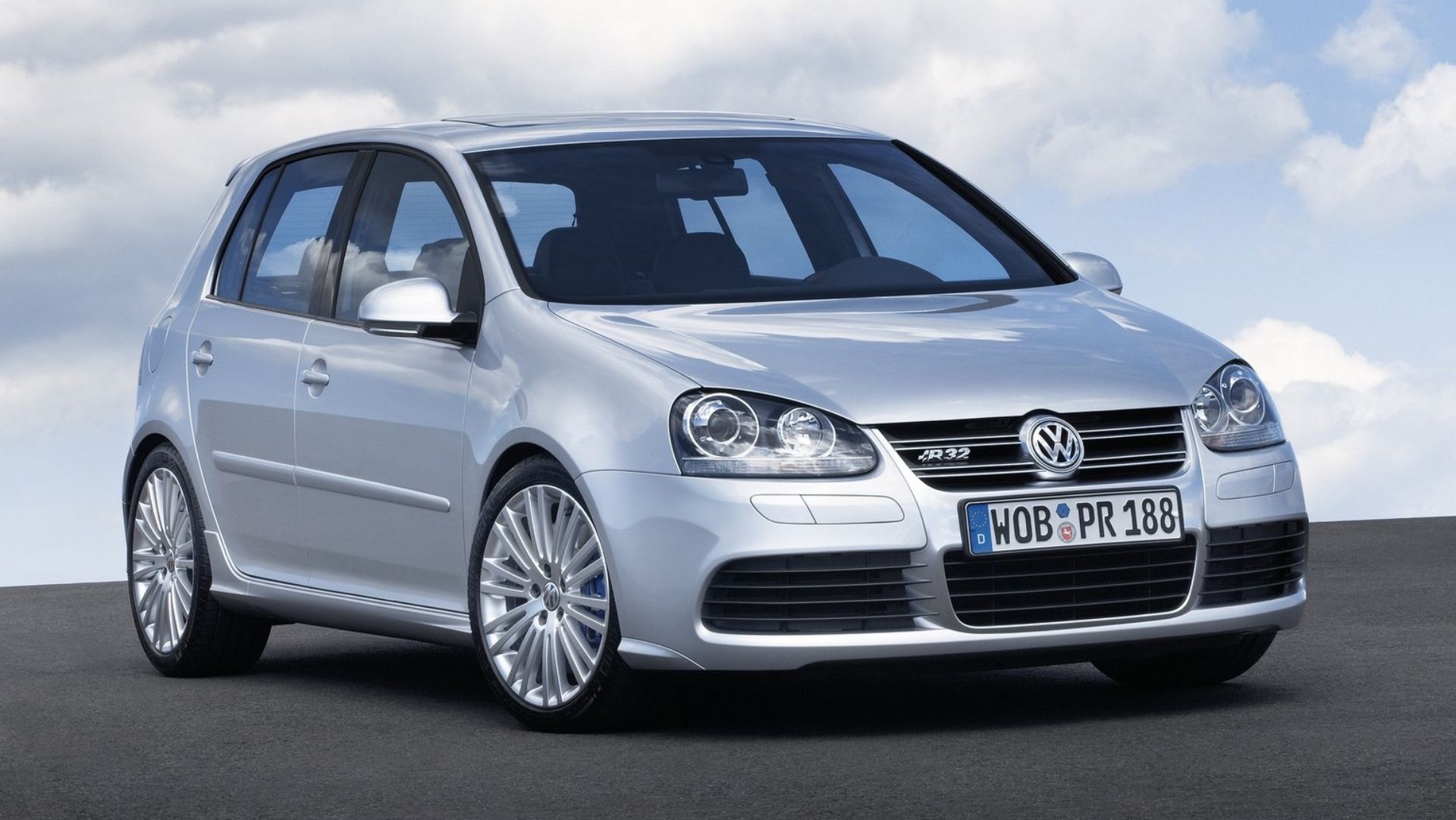 volkswagen golf r32 front quarter silver