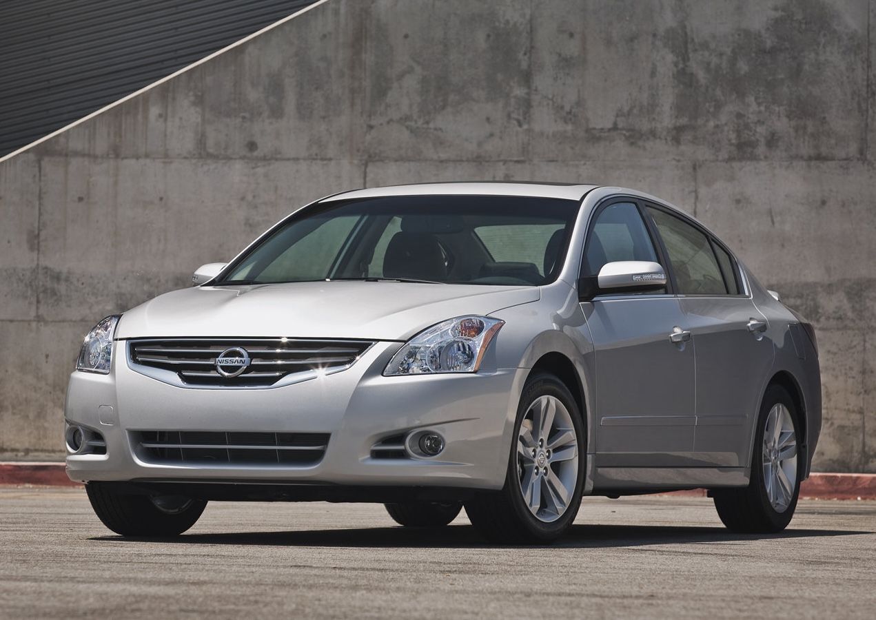 2011 Nissan Altima, front 3/4