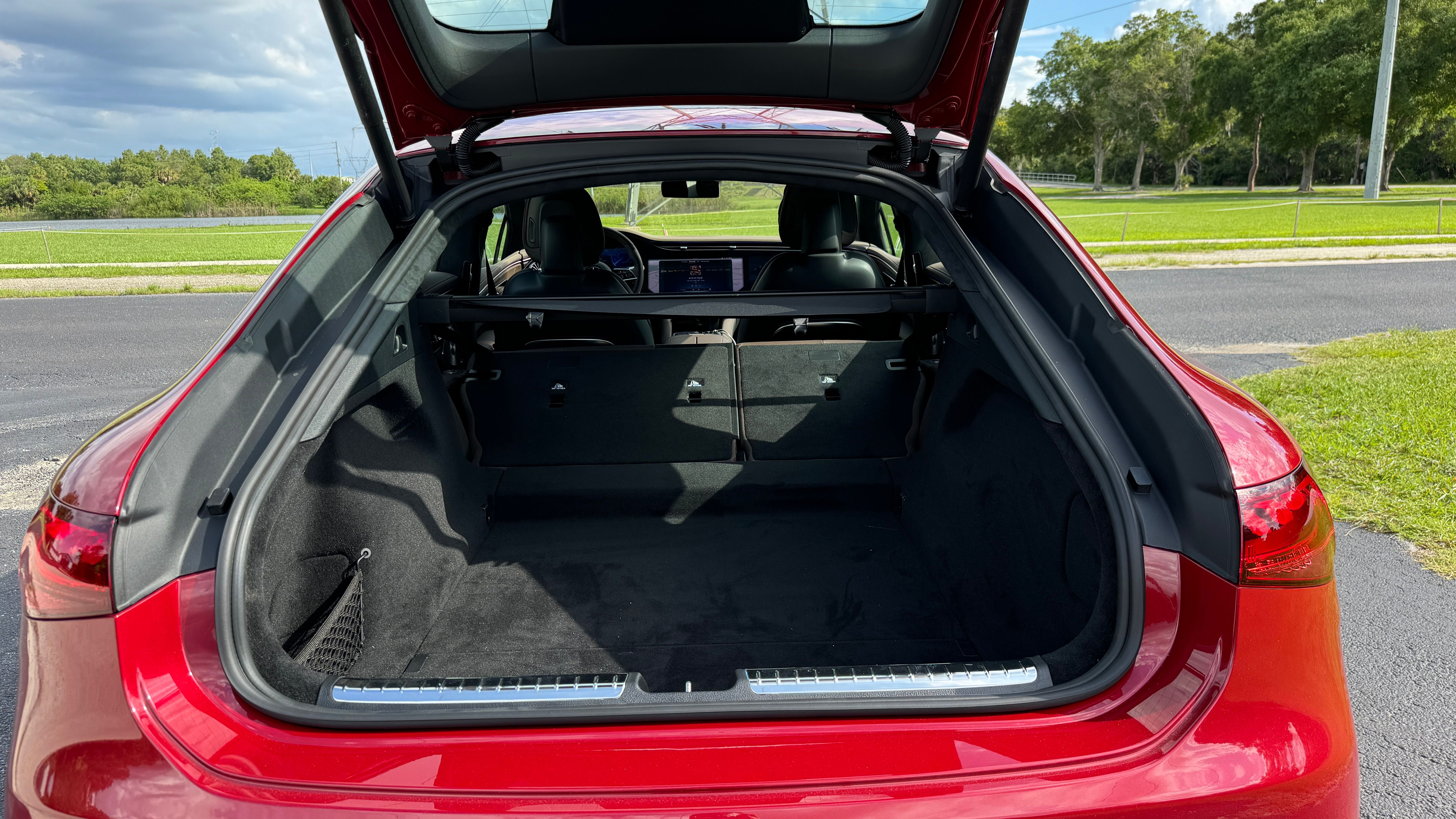 2024 Mercedes-Benz EQS Sedan trunk folded